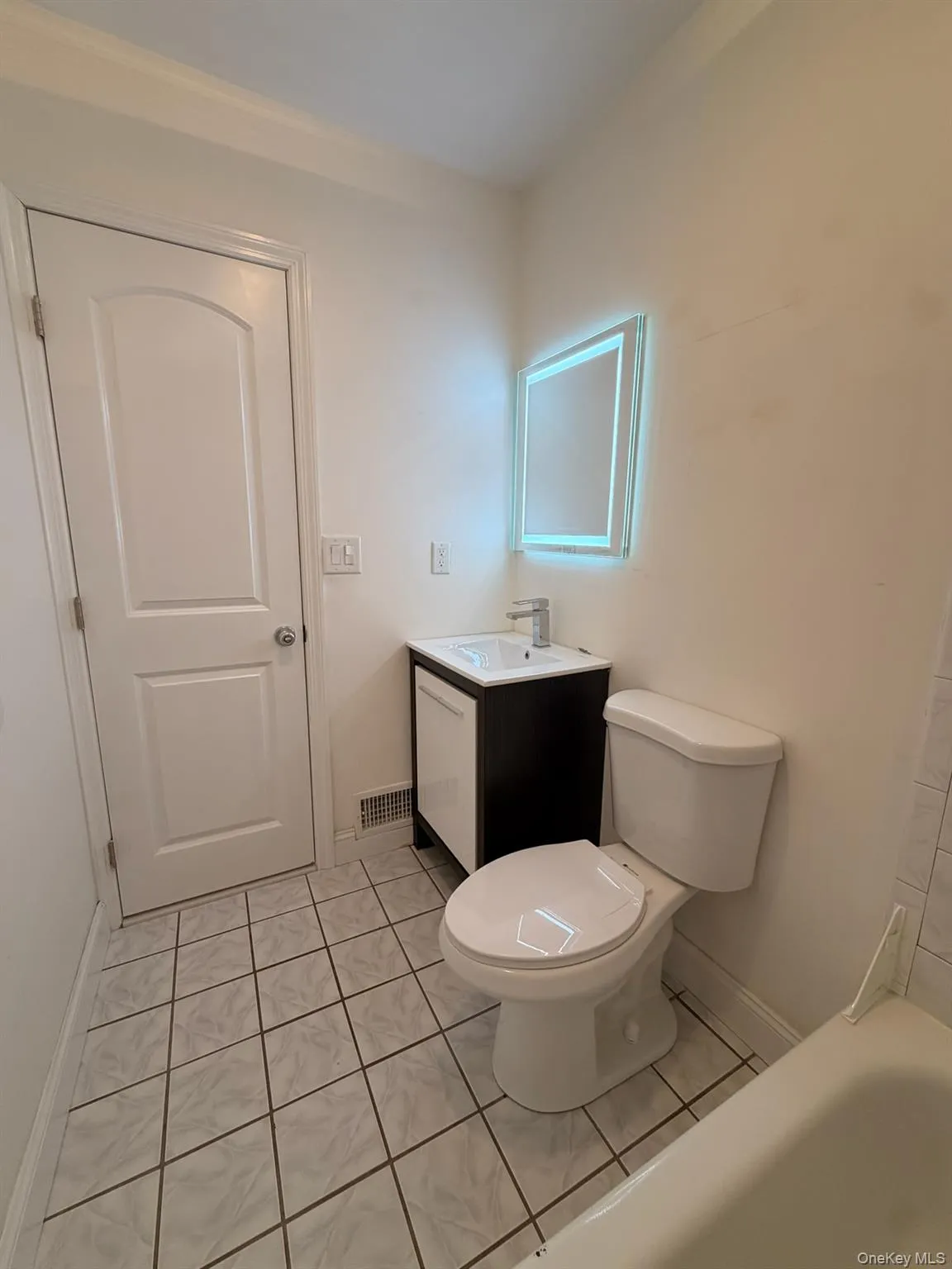 8 Michel Avenue, Oyster Bay, NY, 3 Bedroom Bedrooms, 4 Room Rooms,1 BathroomBathrooms,Residential Lease,For Rent,Michel,0,1056945 8 Michel Avenue, Oyster Bay, NY, 3 Bedroom Bedrooms, 4 Room Rooms,1 BathroomBathrooms,Residential Lease,For Rent,Michel,0,1056945