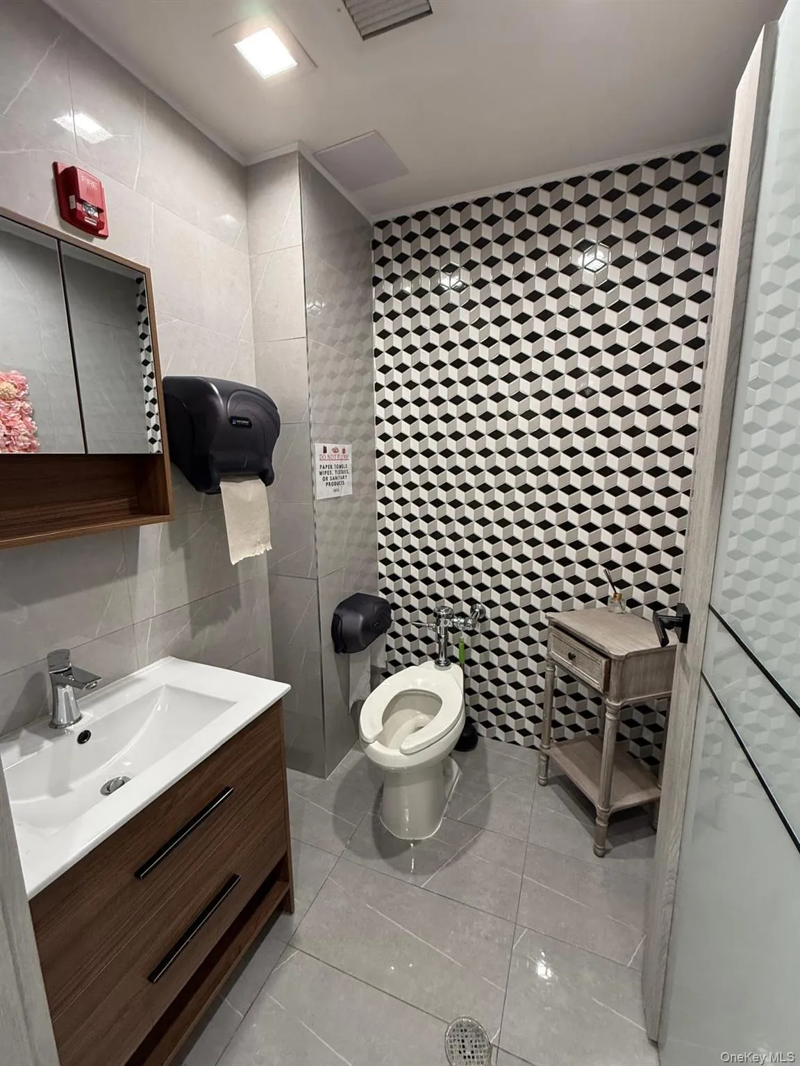 8015 188th Street, New York, NY, ,Commercial Lease,For Rent,188th,0,1056950 8015 188th Street, New York, NY, ,Commercial Lease,For Rent,188th,0,1056950