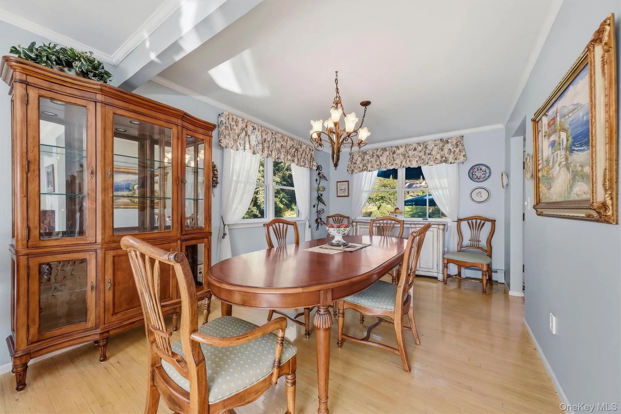 Spacious dining area ideal for formal gatherings Spacious dining area ideal for formal gatherings