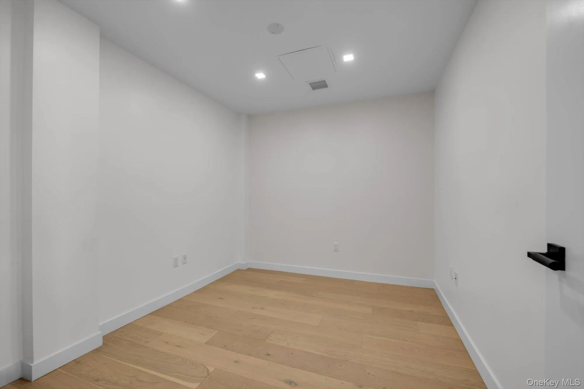 5-33 48th Avenue, New York, NY, 3 Bedrooms Bedrooms, 5 Rooms Rooms,2 BathroomsBathrooms,Residential Lease,For Rent,48th,0,1056955 5-33 48th Avenue, New York, NY, 3 Bedrooms Bedrooms, 5 Rooms Rooms,2 BathroomsBathrooms,Residential Lease,For Rent,48th,0,1056955
