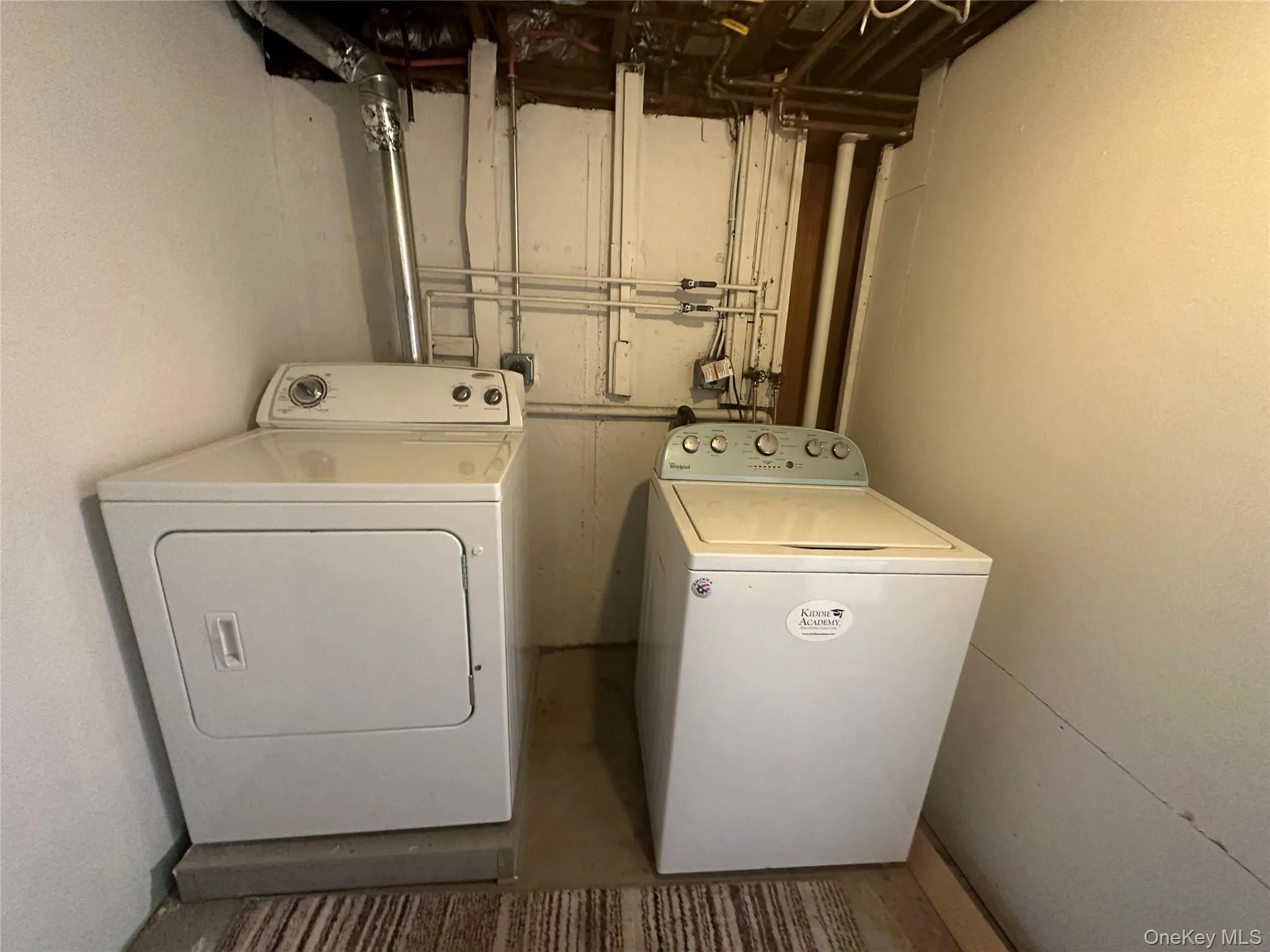 11 Gabriel Place, Oyster Bay, NY, 2 Bedroom Bedrooms, 7 Room Rooms,1 BathroomBathrooms,Residential Lease,For Rent,Gabriel Place,0,1056965 11 Gabriel Place, Oyster Bay, NY, 2 Bedroom Bedrooms, 7 Room Rooms,1 BathroomBathrooms,Residential Lease,For Rent,Gabriel Place,0,1056965