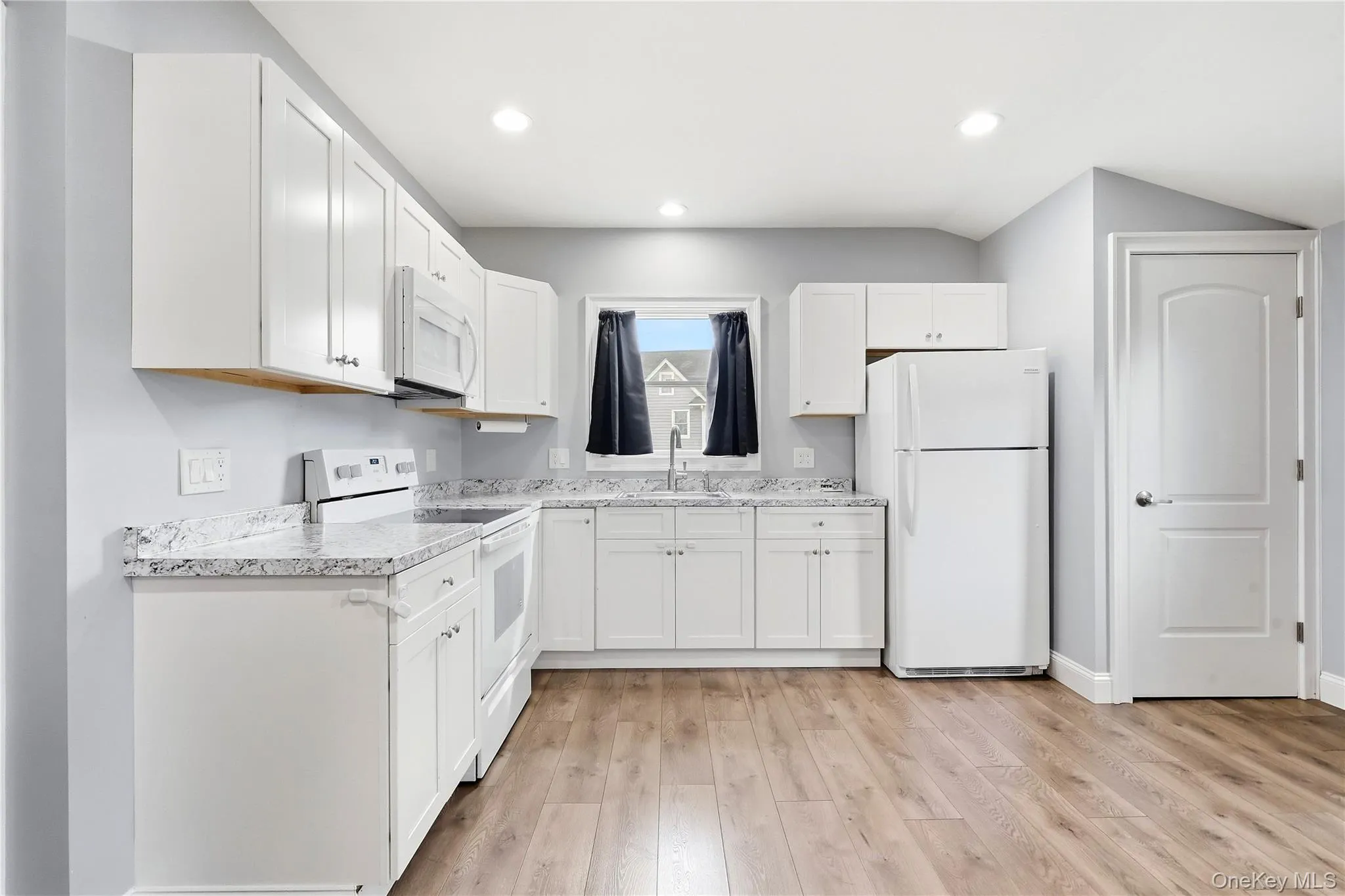 248 Bayview Avenue, Babylon, NY, 1 Room Rooms,1 BathroomBathrooms,Residential Lease,For Rent,Bayview,0,1056966 248 Bayview Avenue, Babylon, NY, 1 Room Rooms,1 BathroomBathrooms,Residential Lease,For Rent,Bayview,0,1056966