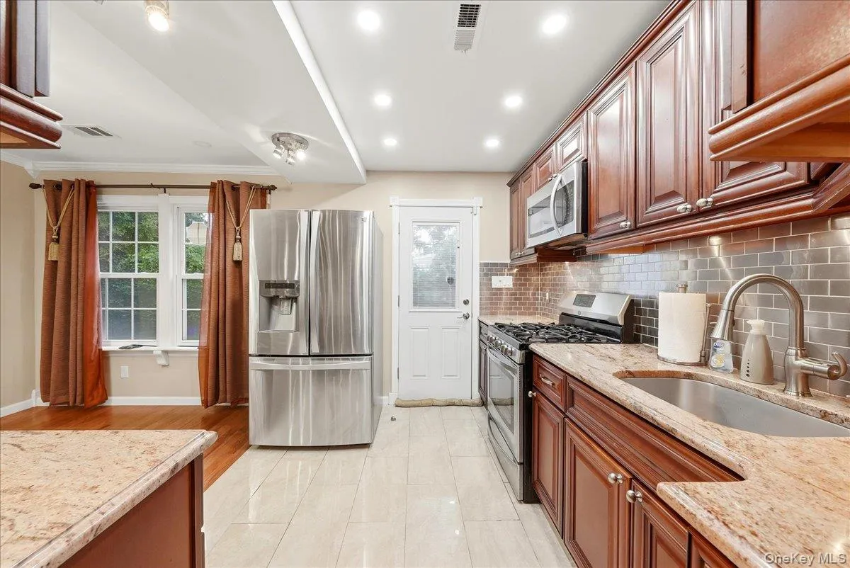 2927 Grand Avenue, Hempstead, NY, 3 Bedrooms Bedrooms, 7 Rooms Rooms,2 BathroomsBathrooms,Residential,For Rent,Grand,0,1056968 2927 Grand Avenue, Hempstead, NY, 3 Bedrooms Bedrooms, 7 Rooms Rooms,2 BathroomsBathrooms,Residential,For Rent,Grand,0,1056968