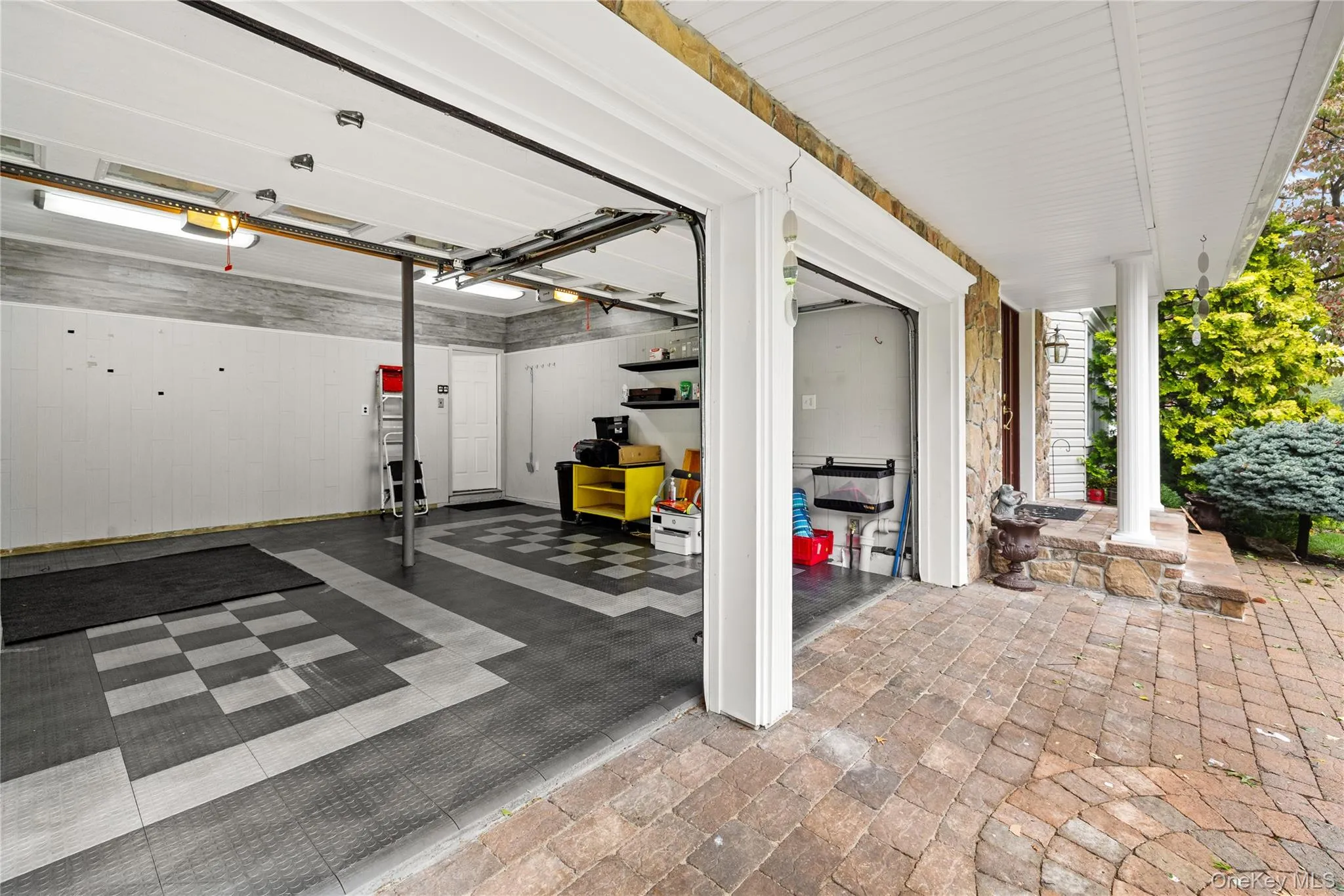 32 Glenmere Lane, Smithtown, NY, 4 Bedrooms Bedrooms, 13 Rooms Rooms,2 BathroomsBathrooms,Residential Lease,For Rent,Glenmere,0,1056996 32 Glenmere Lane, Smithtown, NY, 4 Bedrooms Bedrooms, 13 Rooms Rooms,2 BathroomsBathrooms,Residential Lease,For Rent,Glenmere,0,1056996