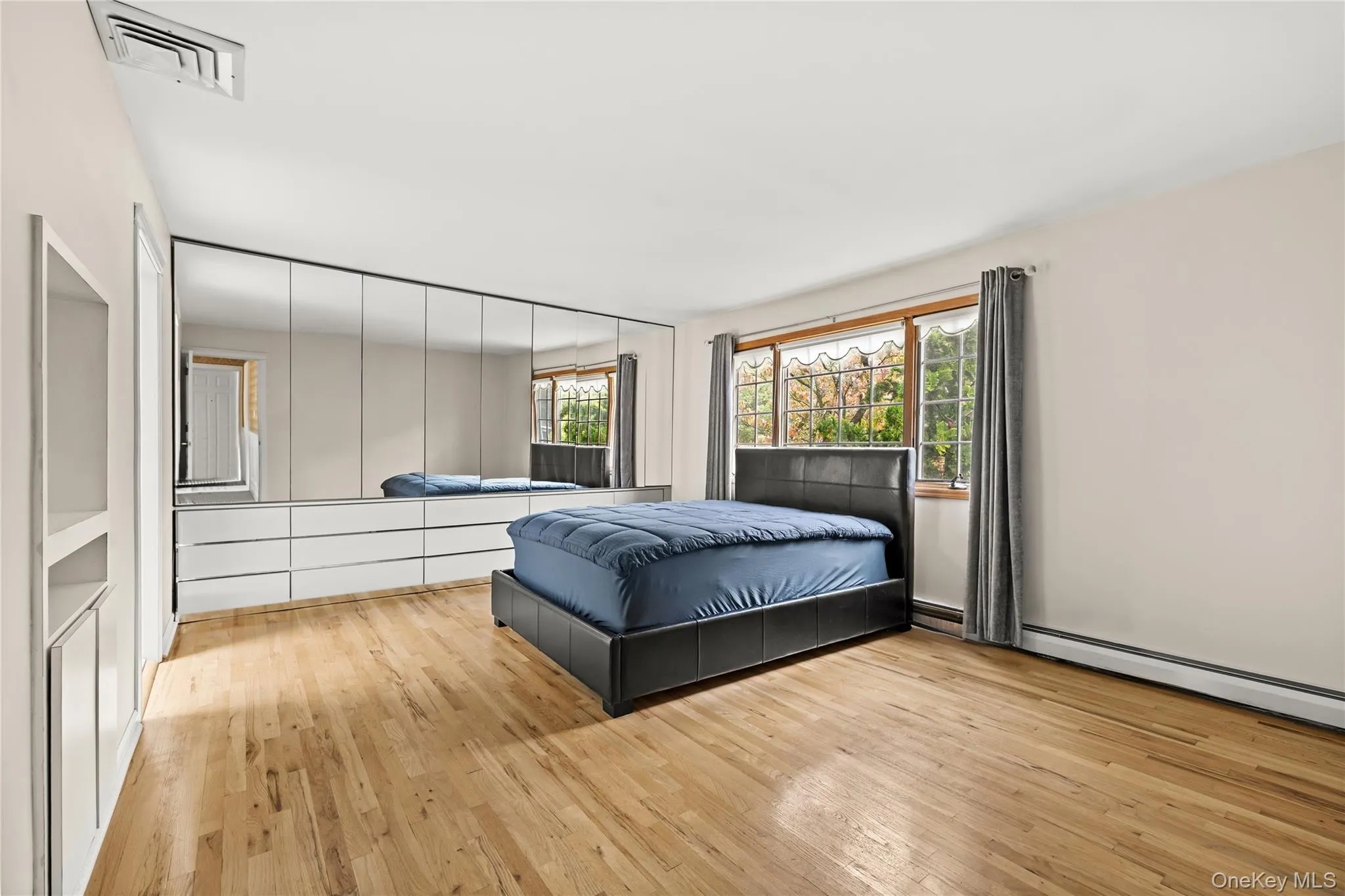 32 Glenmere Lane, Smithtown, NY, 4 Bedrooms Bedrooms, 13 Rooms Rooms,2 BathroomsBathrooms,Residential Lease,For Rent,Glenmere,0,1056996 32 Glenmere Lane, Smithtown, NY, 4 Bedrooms Bedrooms, 13 Rooms Rooms,2 BathroomsBathrooms,Residential Lease,For Rent,Glenmere,0,1056996