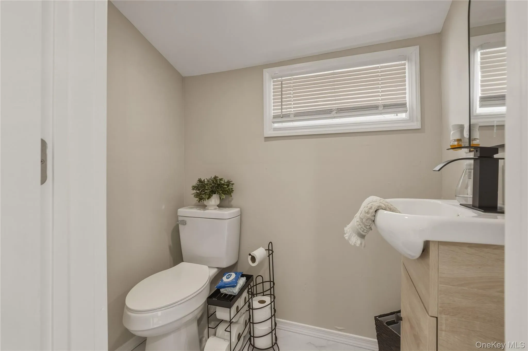150 Delaware Avenue, Babylon, NY, 2 Bedroom Bedrooms, 5 Room Rooms,1 BathroomBathrooms,Residential Lease,For Rent,Delaware,0,1056999 150 Delaware Avenue, Babylon, NY, 2 Bedroom Bedrooms, 5 Room Rooms,1 BathroomBathrooms,Residential Lease,For Rent,Delaware,0,1056999