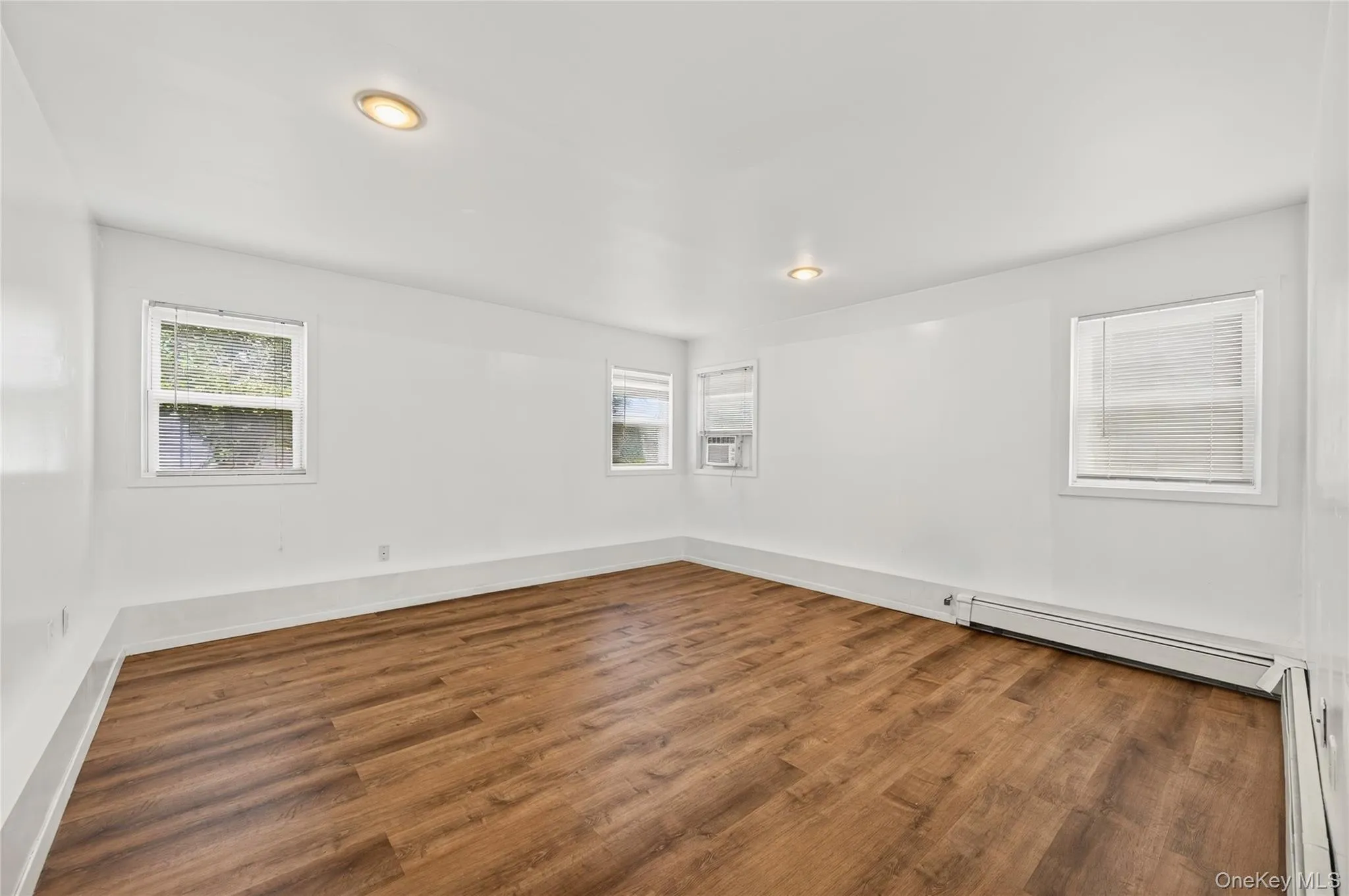 31 Nesaquake Avenue, North Hempstead, NY, 1 Bedroom Bedrooms, 4 Rooms Rooms,1 BathroomBathrooms,Residential Lease,For Rent,Nesaquake,0,1057002 31 Nesaquake Avenue, North Hempstead, NY, 1 Bedroom Bedrooms, 4 Rooms Rooms,1 BathroomBathrooms,Residential Lease,For Rent,Nesaquake,0,1057002