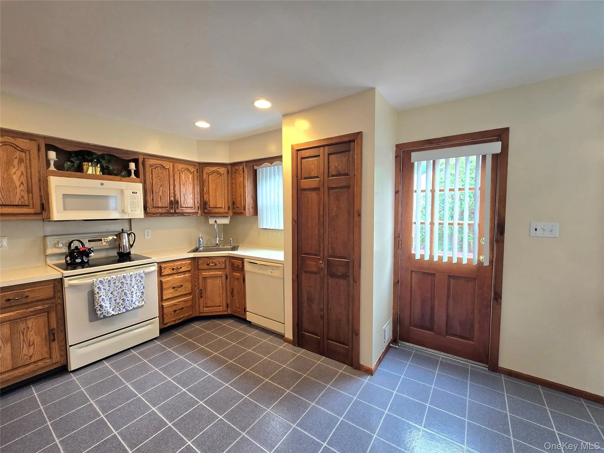 9 Milton Street, Islip, NY, 4 Bedrooms Bedrooms, 9 Rooms Rooms,3 BathroomsBathrooms,Residential,For Rent,Milton,0,1057003 9 Milton Street, Islip, NY, 4 Bedrooms Bedrooms, 9 Rooms Rooms,3 BathroomsBathrooms,Residential,For Rent,Milton,0,1057003