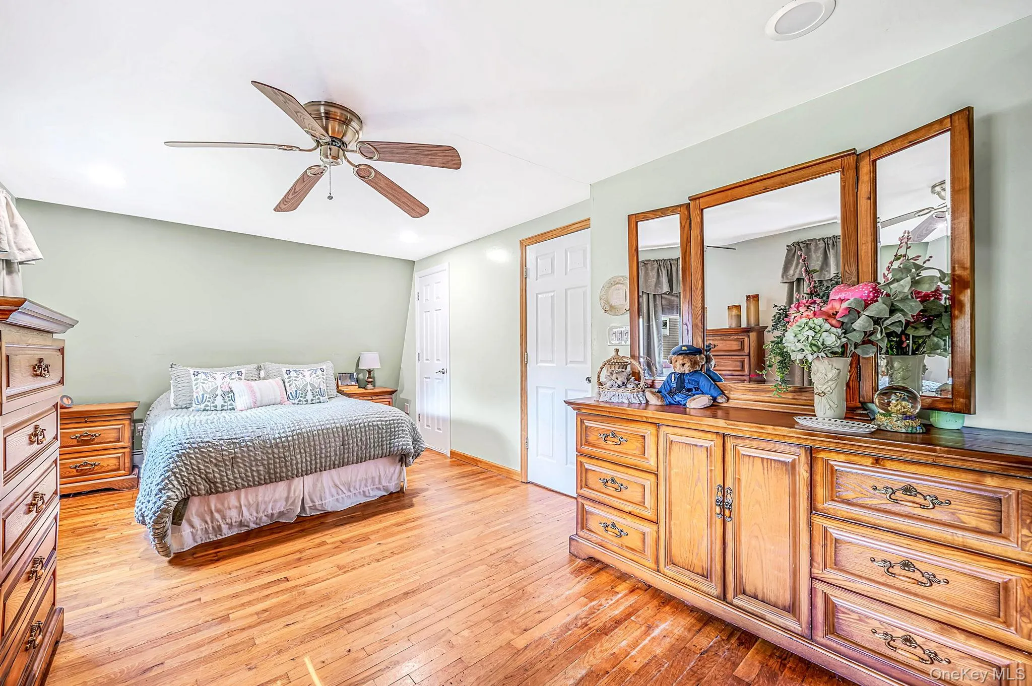 Primary En-Suite with HW Floors, Walk In Closet, Renovated Full Bath Primary En-Suite with HW Floors, Walk In Closet, Renovated Full Bath