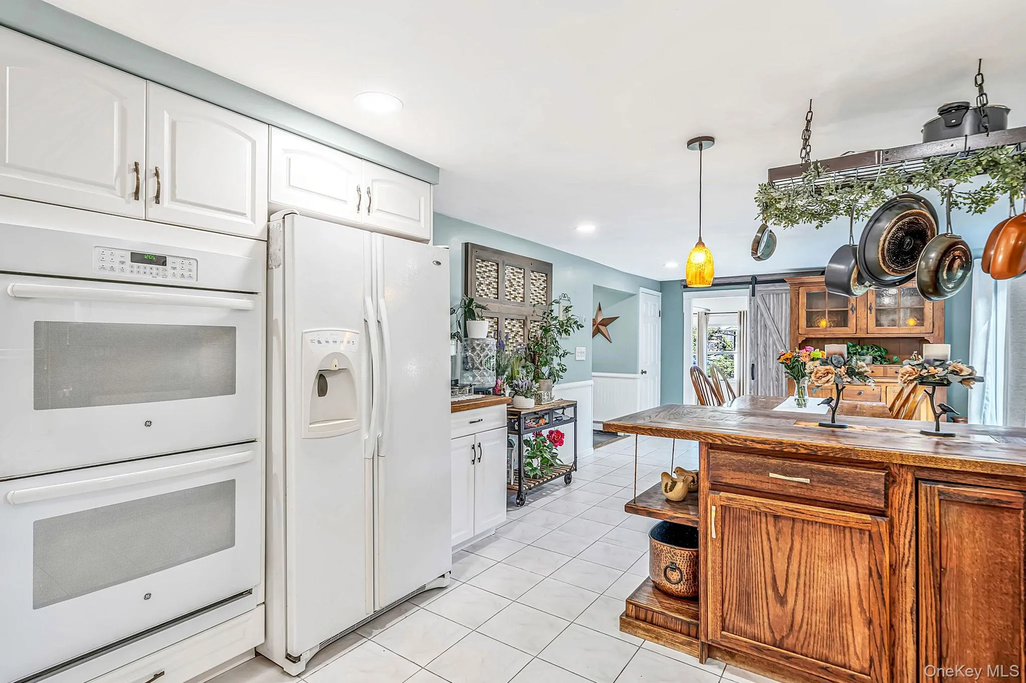 EIK with Butcher Block Countertops, Breakfast Peninsula, Double Oven, Copper Farmhouse Sink, Under Cabinet Lighting EIK with Butcher Block Countertops, Breakfast Peninsula, Double Oven, Copper Farmhouse Sink, Under Cabinet Lighting