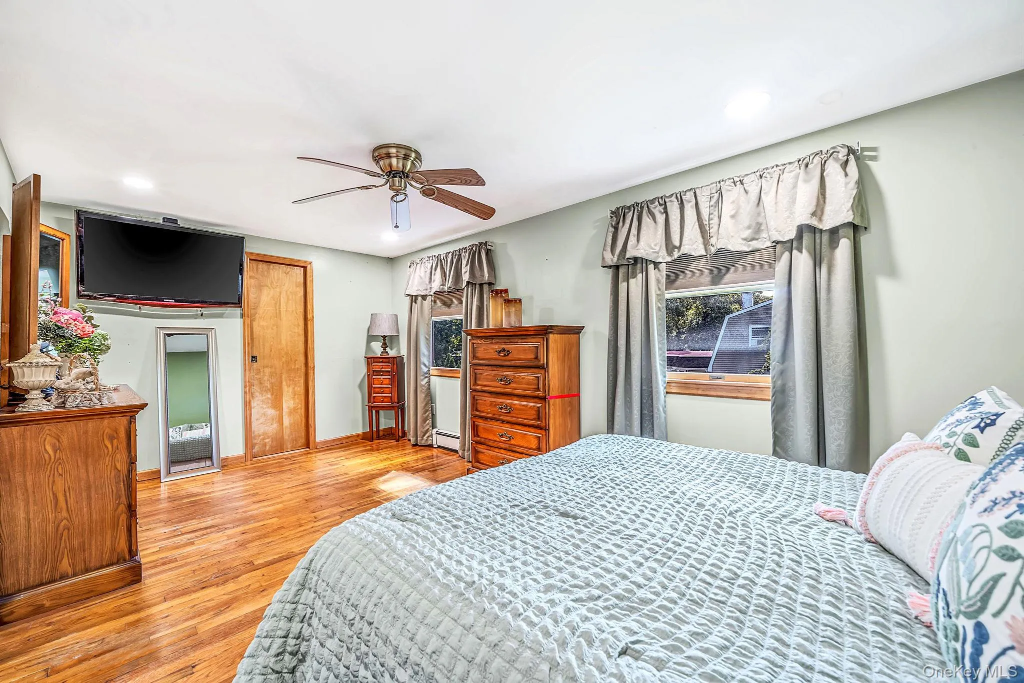 Primary En-Suite with HW Floors, Walk In Closet, Renovated Full Bath Primary En-Suite with HW Floors, Walk In Closet, Renovated Full Bath