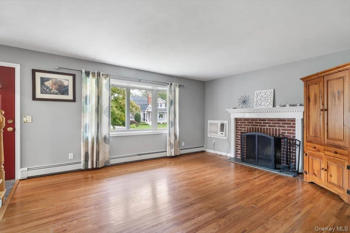 44 Garfield Place, Huntington, NY, 5 Bedrooms Bedrooms, 8 Rooms Rooms,2 BathroomsBathrooms,Residential,For Rent,Garfield,0,1057023 44 Garfield Place, Huntington, NY, 5 Bedrooms Bedrooms, 8 Rooms Rooms,2 BathroomsBathrooms,Residential,For Rent,Garfield,0,1057023