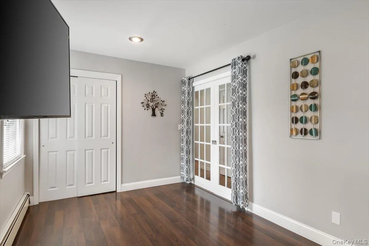 44 Garfield Place, Huntington, NY, 5 Bedrooms Bedrooms, 8 Rooms Rooms,2 BathroomsBathrooms,Residential,For Rent,Garfield,0,1057023 44 Garfield Place, Huntington, NY, 5 Bedrooms Bedrooms, 8 Rooms Rooms,2 BathroomsBathrooms,Residential,For Rent,Garfield,0,1057023