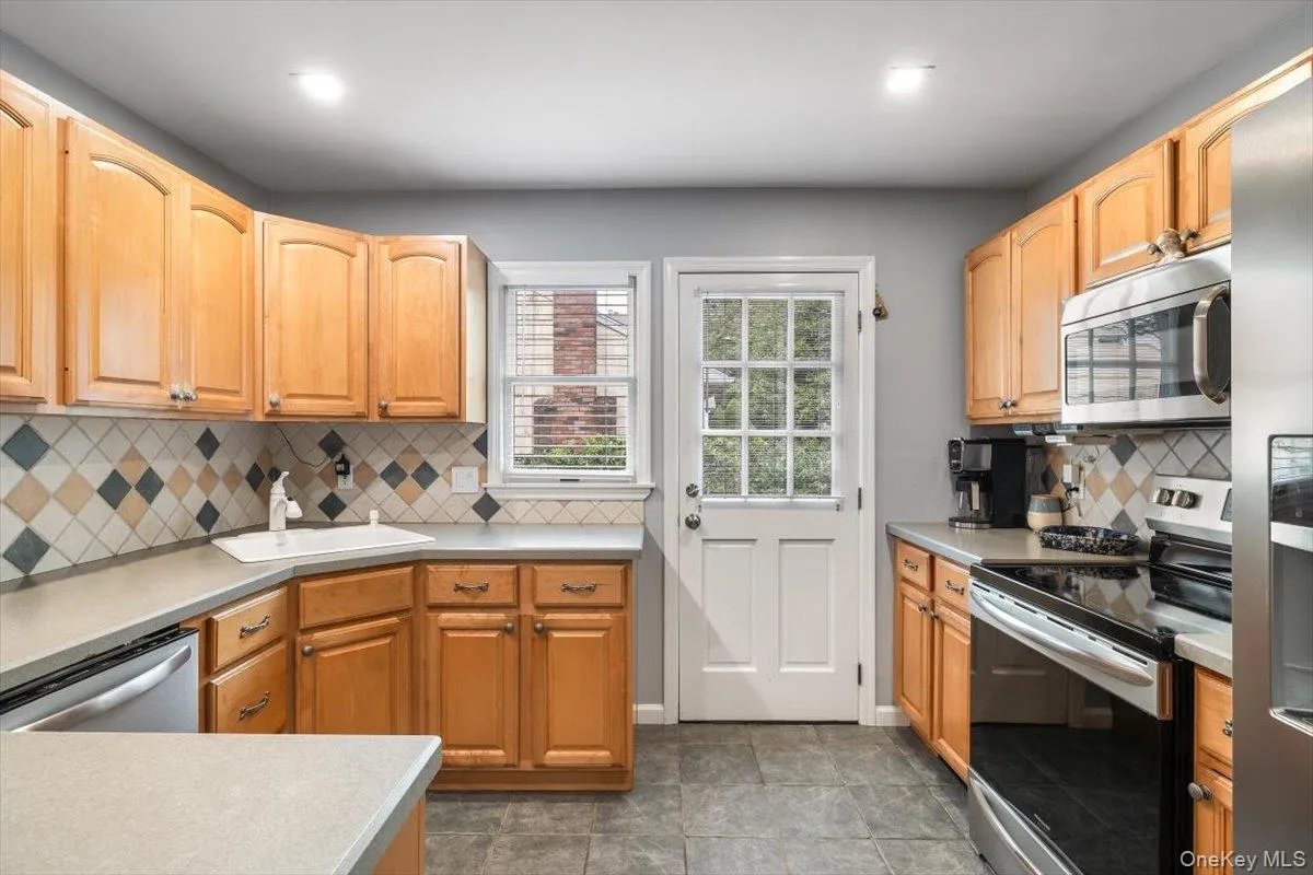 44 Garfield Place, Huntington, NY, 5 Bedrooms Bedrooms, 8 Rooms Rooms,2 BathroomsBathrooms,Residential,For Rent,Garfield,0,1057023 44 Garfield Place, Huntington, NY, 5 Bedrooms Bedrooms, 8 Rooms Rooms,2 BathroomsBathrooms,Residential,For Rent,Garfield,0,1057023