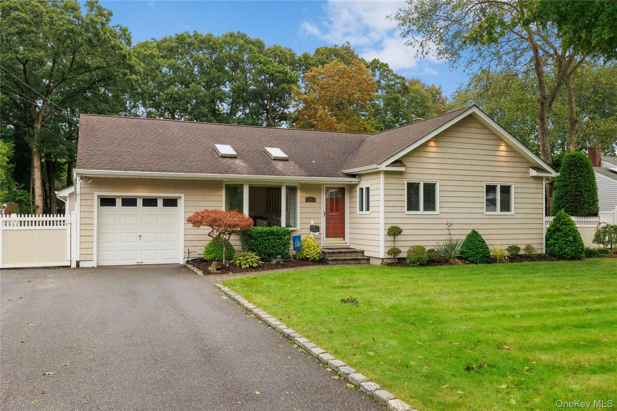 655 Hyman Avenue, Islip, NY, 4 Bedrooms Bedrooms, 7 Rooms Rooms,2 BathroomsBathrooms,Residential,For Rent,Hyman,0,1057032 655 Hyman Avenue, Islip, NY, 4 Bedrooms Bedrooms, 7 Rooms Rooms,2 BathroomsBathrooms,Residential,For Rent,Hyman,0,1057032