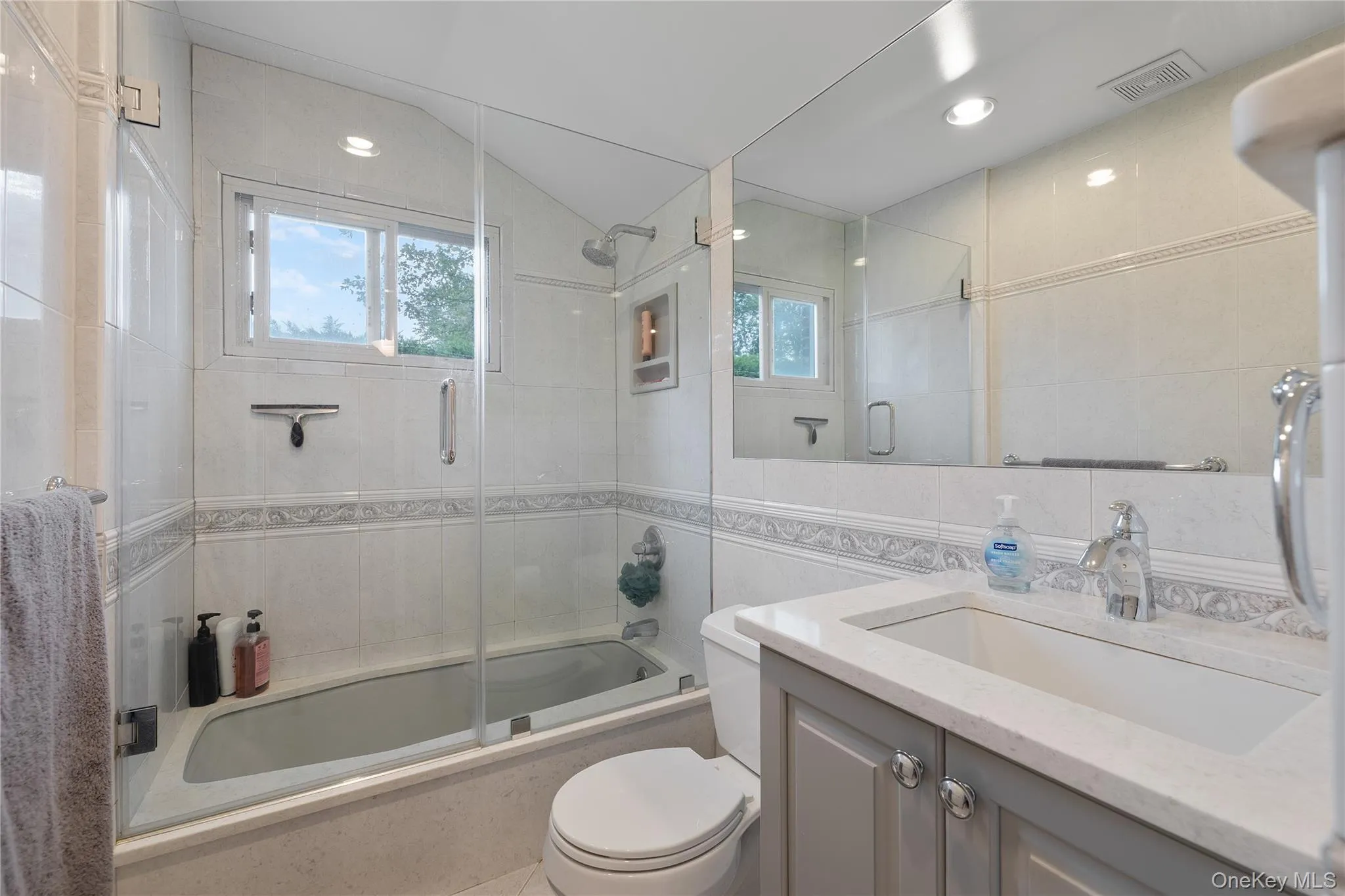 655 Hyman Avenue, Islip, NY, 4 Bedrooms Bedrooms, 7 Rooms Rooms,2 BathroomsBathrooms,Residential,For Rent,Hyman,0,1057032 655 Hyman Avenue, Islip, NY, 4 Bedrooms Bedrooms, 7 Rooms Rooms,2 BathroomsBathrooms,Residential,For Rent,Hyman,0,1057032