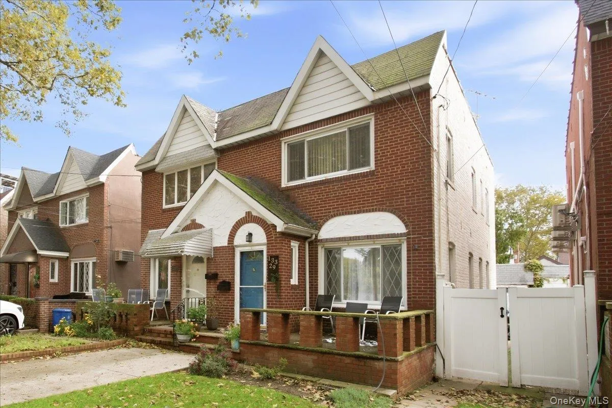 13329 83rd Street, New York, NY, 3 Bedrooms Bedrooms, 6 Rooms Rooms,1 BathroomBathrooms,Residential,For Rent,83rd,0,1057034 13329 83rd Street, New York, NY, 3 Bedrooms Bedrooms, 6 Rooms Rooms,1 BathroomBathrooms,Residential,For Rent,83rd,0,1057034