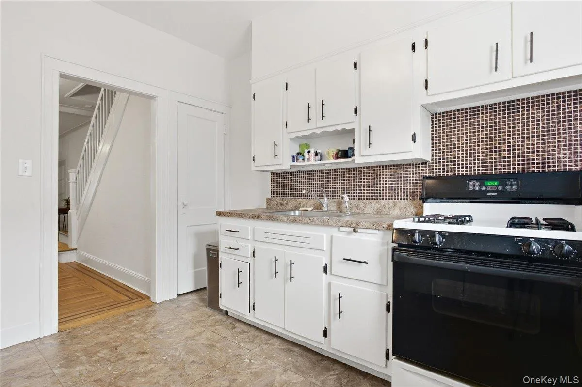 13329 83rd Street, New York, NY, 3 Bedrooms Bedrooms, 6 Rooms Rooms,1 BathroomBathrooms,Residential,For Rent,83rd,0,1057034 13329 83rd Street, New York, NY, 3 Bedrooms Bedrooms, 6 Rooms Rooms,1 BathroomBathrooms,Residential,For Rent,83rd,0,1057034