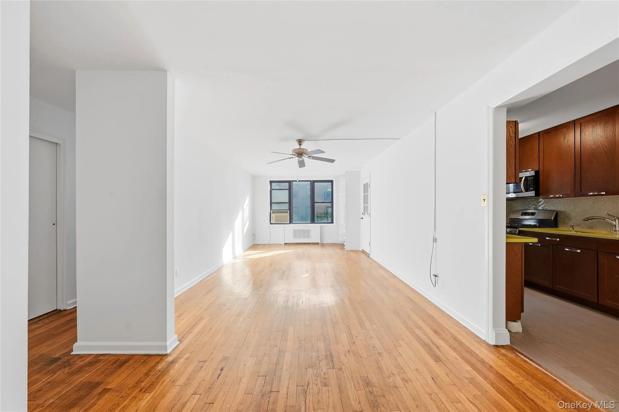 South facing windowed living & dining areas South facing windowed living & dining areas