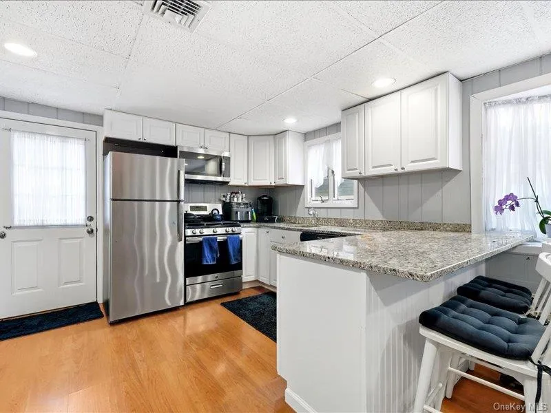 75 Lexington Road, Brookhaven, NY, 5 Bedrooms Bedrooms, 9 Rooms Rooms,3 BathroomsBathrooms,Residential,For Rent,Lexington,0,1057042 75 Lexington Road, Brookhaven, NY, 5 Bedrooms Bedrooms, 9 Rooms Rooms,3 BathroomsBathrooms,Residential,For Rent,Lexington,0,1057042