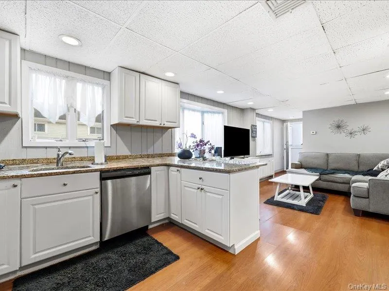 75 Lexington Road, Brookhaven, NY, 5 Bedrooms Bedrooms, 9 Rooms Rooms,3 BathroomsBathrooms,Residential,For Rent,Lexington,0,1057042 75 Lexington Road, Brookhaven, NY, 5 Bedrooms Bedrooms, 9 Rooms Rooms,3 BathroomsBathrooms,Residential,For Rent,Lexington,0,1057042