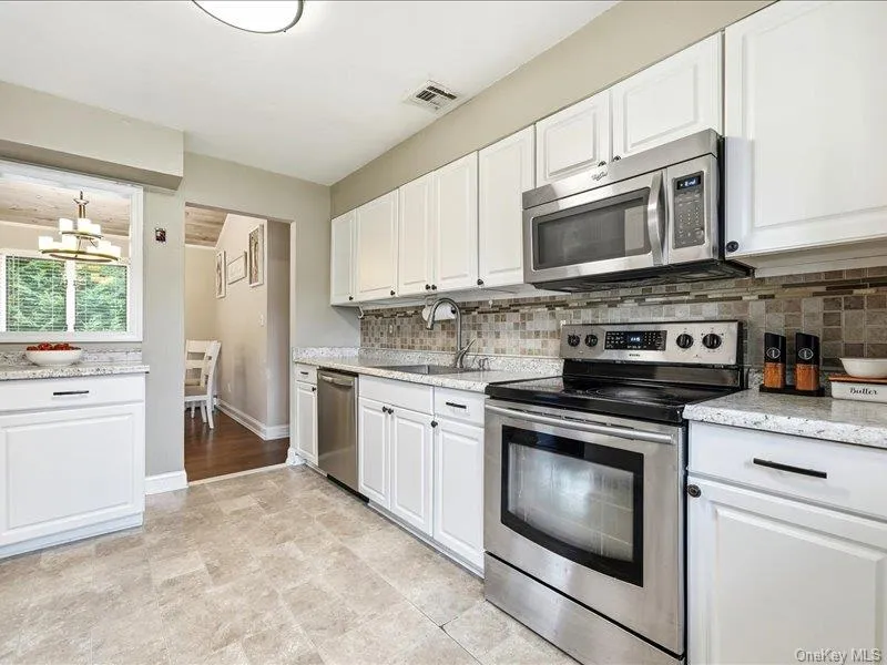 75 Lexington Road, Brookhaven, NY, 5 Bedrooms Bedrooms, 9 Rooms Rooms,3 BathroomsBathrooms,Residential,For Rent,Lexington,0,1057042 75 Lexington Road, Brookhaven, NY, 5 Bedrooms Bedrooms, 9 Rooms Rooms,3 BathroomsBathrooms,Residential,For Rent,Lexington,0,1057042