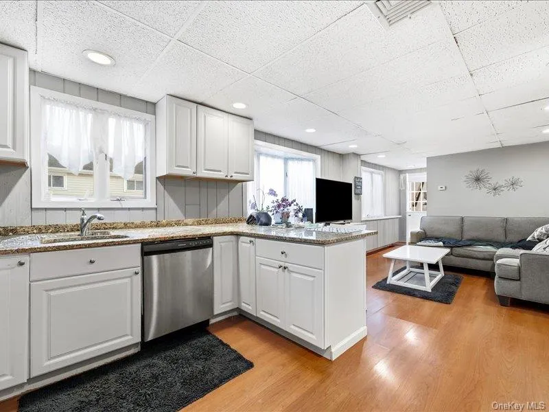 75 Lexington Road, Brookhaven, NY, 5 Bedrooms Bedrooms, 9 Rooms Rooms,3 BathroomsBathrooms,Residential,For Rent,Lexington,0,1057042 75 Lexington Road, Brookhaven, NY, 5 Bedrooms Bedrooms, 9 Rooms Rooms,3 BathroomsBathrooms,Residential,For Rent,Lexington,0,1057042
