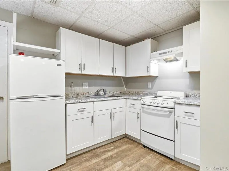 75 Lexington Road, Brookhaven, NY, 5 Bedrooms Bedrooms, 9 Rooms Rooms,3 BathroomsBathrooms,Residential,For Rent,Lexington,0,1057042 75 Lexington Road, Brookhaven, NY, 5 Bedrooms Bedrooms, 9 Rooms Rooms,3 BathroomsBathrooms,Residential,For Rent,Lexington,0,1057042