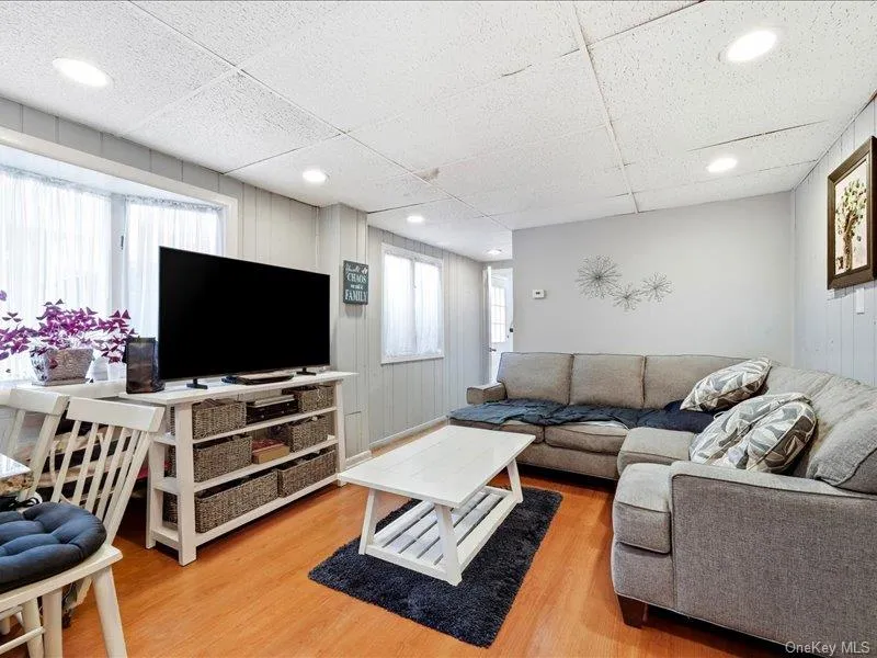 75 Lexington Road, Brookhaven, NY, 5 Bedrooms Bedrooms, 9 Rooms Rooms,3 BathroomsBathrooms,Residential,For Rent,Lexington,0,1057042 75 Lexington Road, Brookhaven, NY, 5 Bedrooms Bedrooms, 9 Rooms Rooms,3 BathroomsBathrooms,Residential,For Rent,Lexington,0,1057042