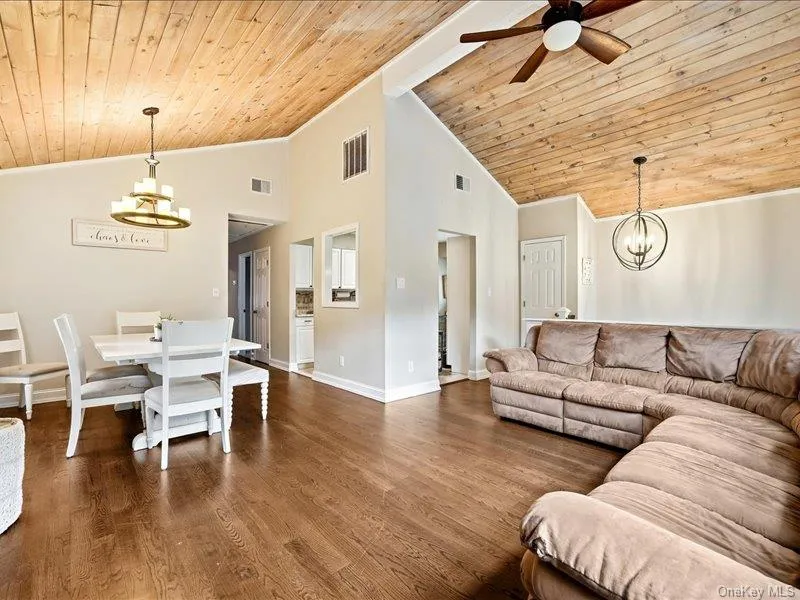 75 Lexington Road, Brookhaven, NY, 5 Bedrooms Bedrooms, 9 Rooms Rooms,3 BathroomsBathrooms,Residential,For Rent,Lexington,0,1057042 75 Lexington Road, Brookhaven, NY, 5 Bedrooms Bedrooms, 9 Rooms Rooms,3 BathroomsBathrooms,Residential,For Rent,Lexington,0,1057042