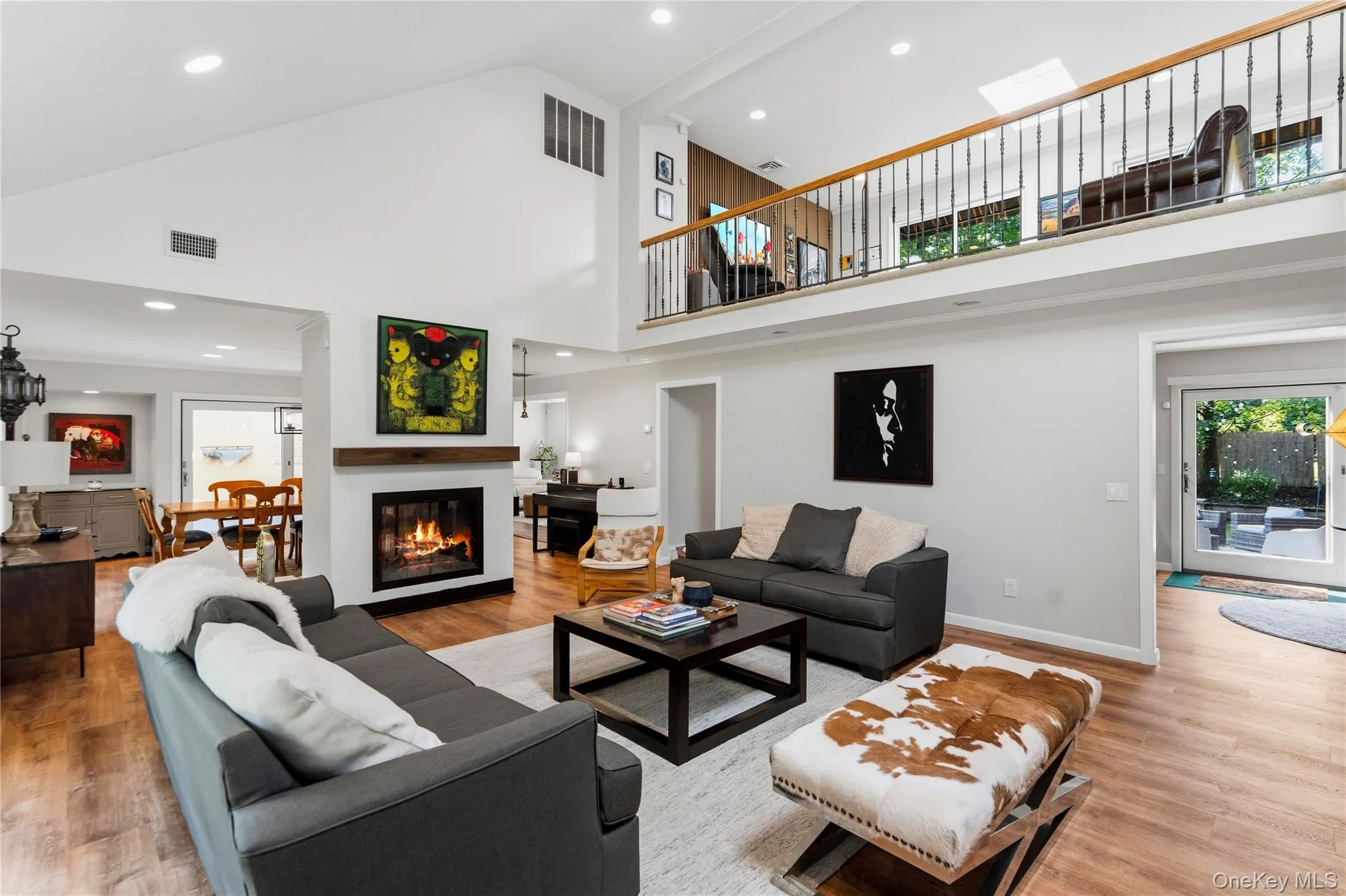 Open Floor Plan with Dramatic Entrance Open Floor Plan with Dramatic Entrance