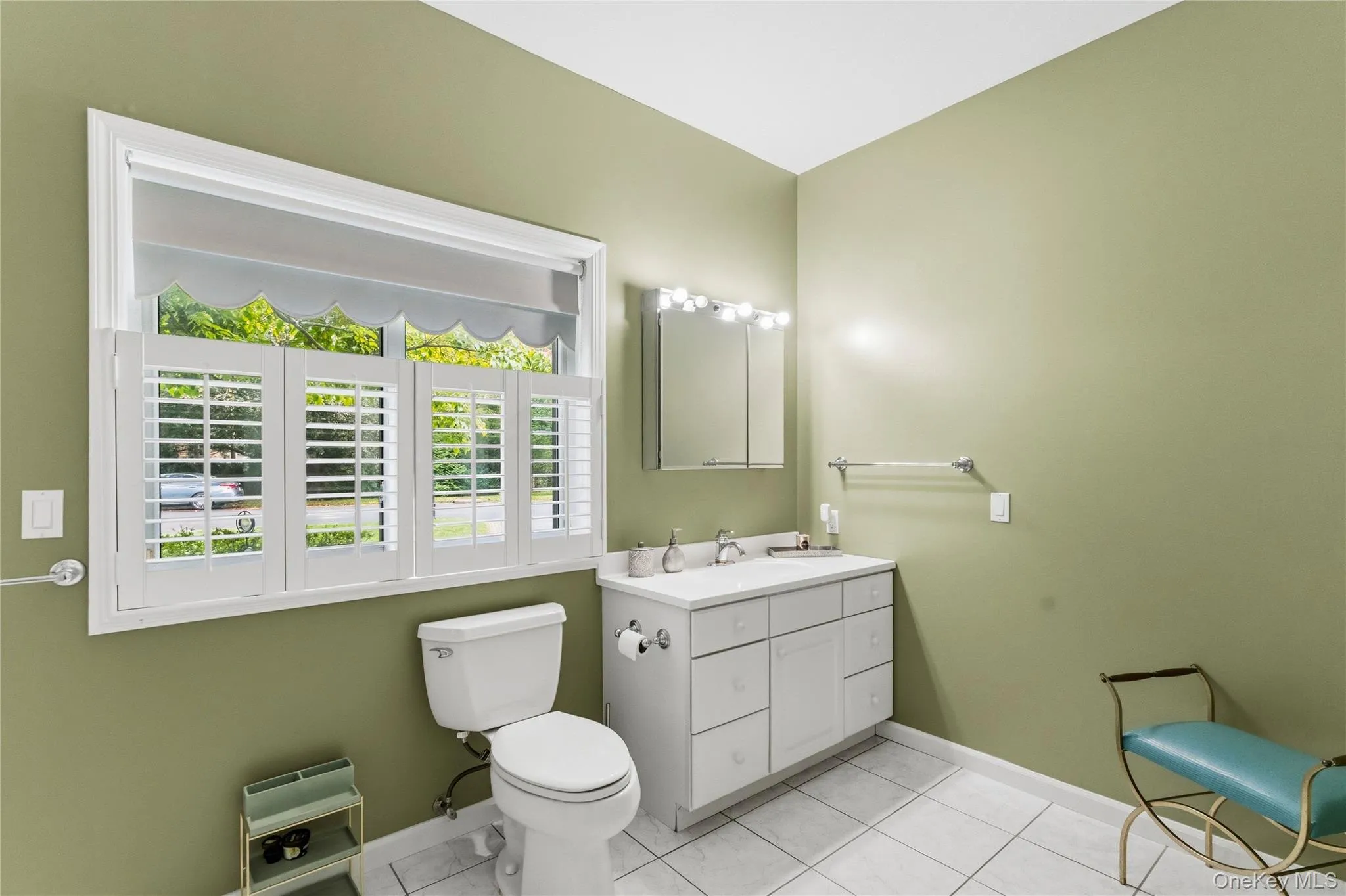 Full Bath with Shower Full Bath with Shower