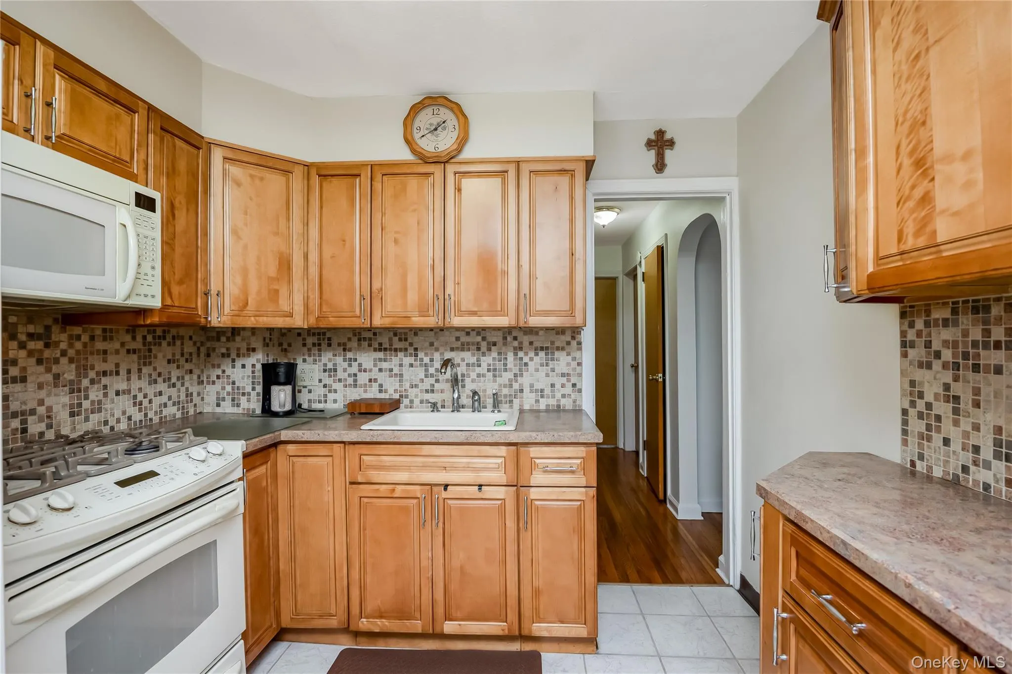 76-12 58th Road, New York, NY, 2 Bedrooms Bedrooms, 5 Rooms Rooms,2 BathroomsBathrooms,Residential,For Rent,58th,0,1057048 76-12 58th Road, New York, NY, 2 Bedrooms Bedrooms, 5 Rooms Rooms,2 BathroomsBathrooms,Residential,For Rent,58th,0,1057048