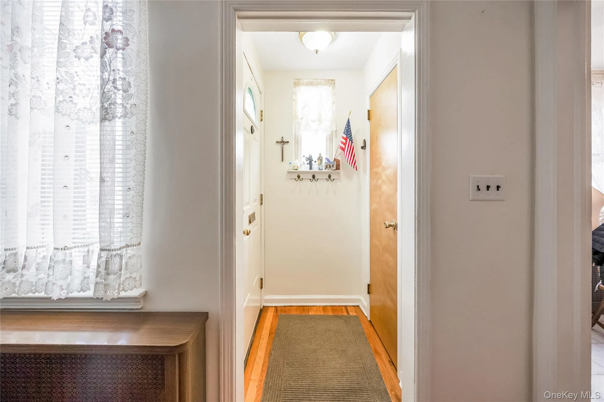 76-12 58th Road, New York, NY, 2 Bedrooms Bedrooms, 5 Rooms Rooms,2 BathroomsBathrooms,Residential,For Rent,58th,0,1057048 76-12 58th Road, New York, NY, 2 Bedrooms Bedrooms, 5 Rooms Rooms,2 BathroomsBathrooms,Residential,For Rent,58th,0,1057048