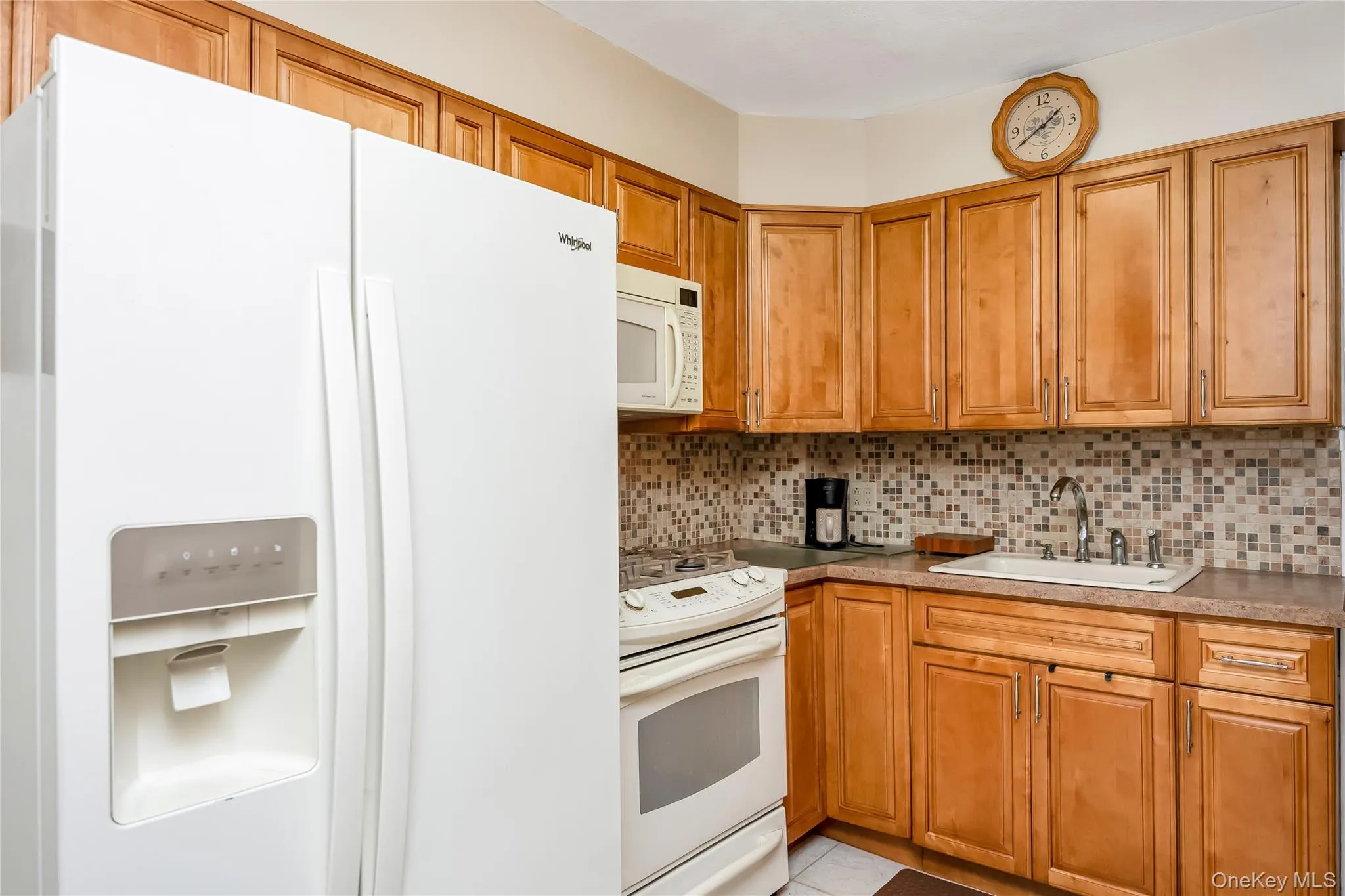 76-12 58th Road, New York, NY, 2 Bedrooms Bedrooms, 5 Rooms Rooms,2 BathroomsBathrooms,Residential,For Rent,58th,0,1057048 76-12 58th Road, New York, NY, 2 Bedrooms Bedrooms, 5 Rooms Rooms,2 BathroomsBathrooms,Residential,For Rent,58th,0,1057048