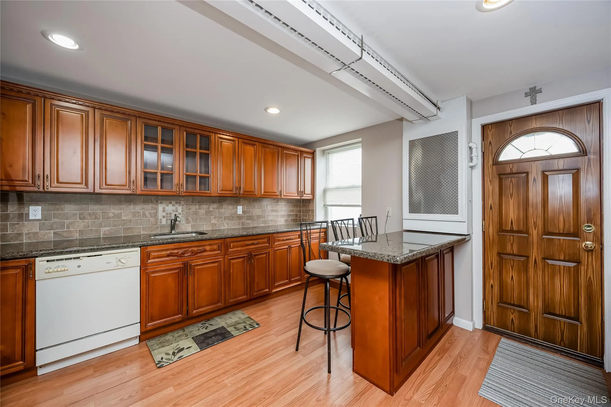 76-12 58th Road, New York, NY, 2 Bedrooms Bedrooms, 5 Rooms Rooms,2 BathroomsBathrooms,Residential,For Rent,58th,0,1057048 76-12 58th Road, New York, NY, 2 Bedrooms Bedrooms, 5 Rooms Rooms,2 BathroomsBathrooms,Residential,For Rent,58th,0,1057048