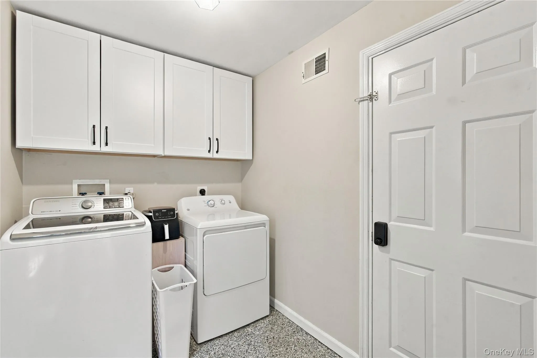 5 Aspatuck Court, Smithtown, NY, 4 Bedrooms Bedrooms, 9 Rooms Rooms,2 BathroomsBathrooms,Residential,For Rent,Aspatuck,0,1057059 5 Aspatuck Court, Smithtown, NY, 4 Bedrooms Bedrooms, 9 Rooms Rooms,2 BathroomsBathrooms,Residential,For Rent,Aspatuck,0,1057059