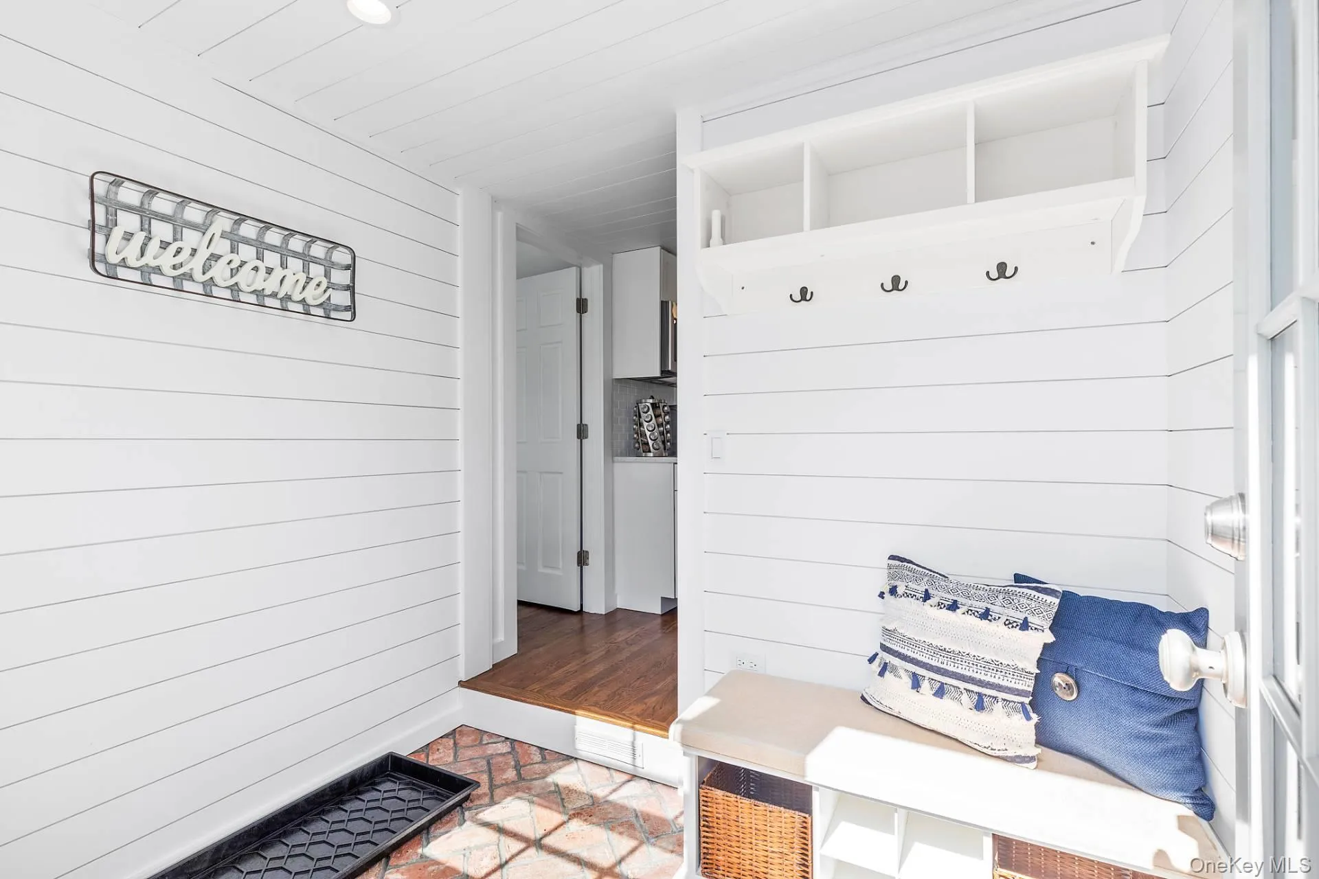 14 Carter Lane, Southampton, NY, 2 Bedrooms Bedrooms, 7 Rooms Rooms,1 BathroomBathrooms,Residential Lease,For Rent,Carter,0,1057071 14 Carter Lane, Southampton, NY, 2 Bedrooms Bedrooms, 7 Rooms Rooms,1 BathroomBathrooms,Residential Lease,For Rent,Carter,0,1057071