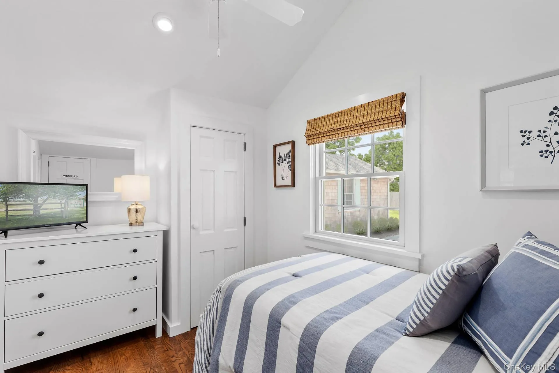 14 Carter Lane, Southampton, NY, 2 Bedrooms Bedrooms, 7 Rooms Rooms,1 BathroomBathrooms,Residential Lease,For Rent,Carter,0,1057071 14 Carter Lane, Southampton, NY, 2 Bedrooms Bedrooms, 7 Rooms Rooms,1 BathroomBathrooms,Residential Lease,For Rent,Carter,0,1057071