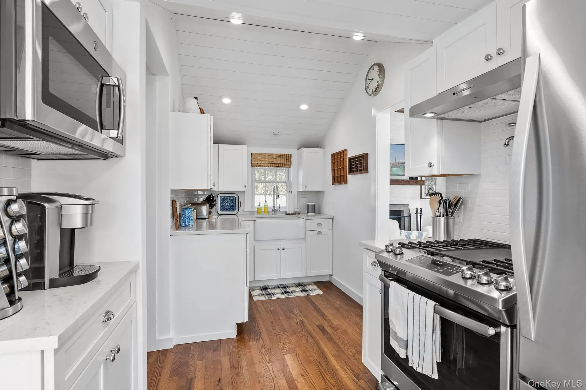 14 Carter Lane, Southampton, NY, 2 Bedrooms Bedrooms, 7 Rooms Rooms,1 BathroomBathrooms,Residential Lease,For Rent,Carter,0,1057071 14 Carter Lane, Southampton, NY, 2 Bedrooms Bedrooms, 7 Rooms Rooms,1 BathroomBathrooms,Residential Lease,For Rent,Carter,0,1057071