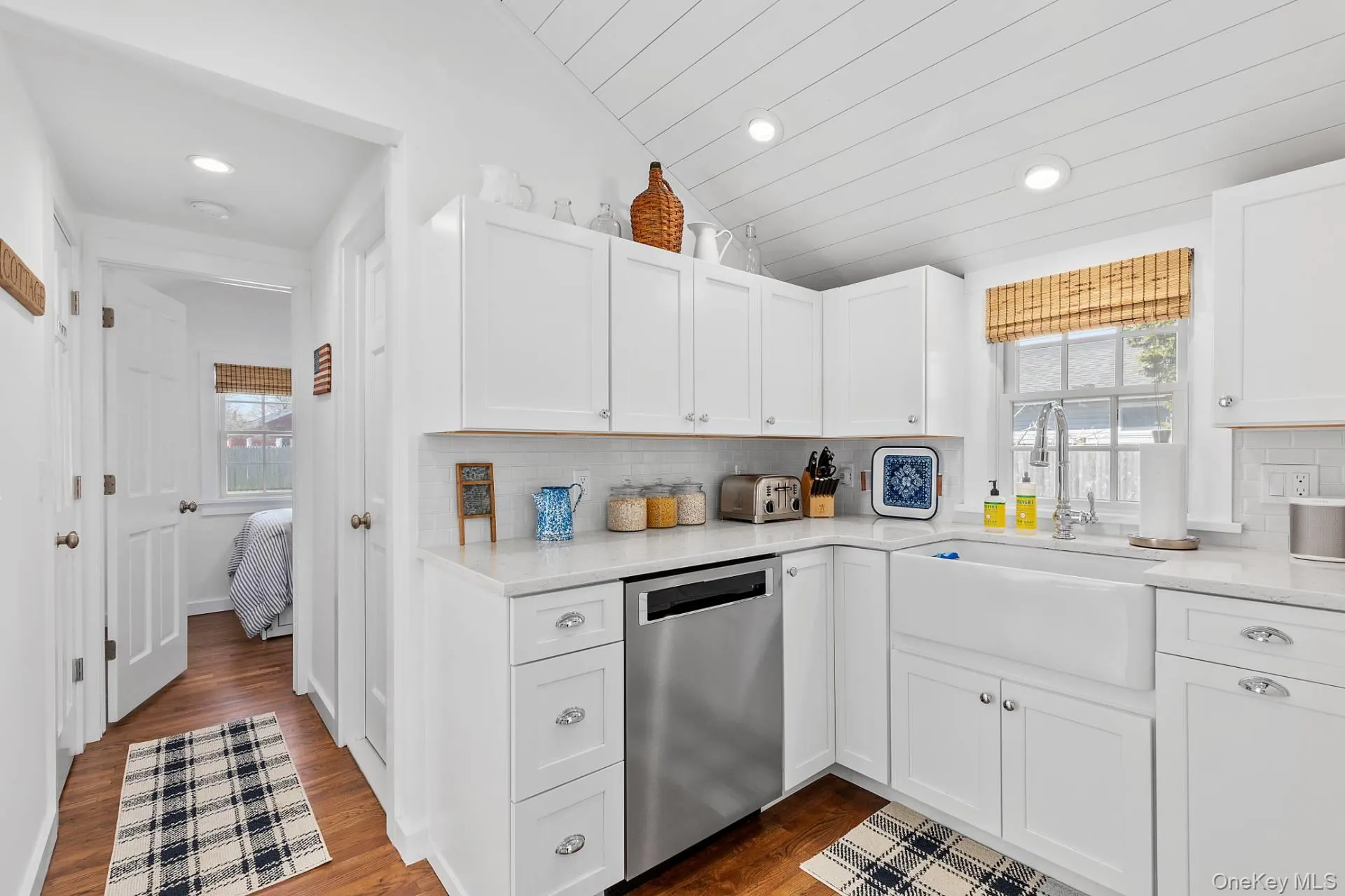 14 Carter Lane, Southampton, NY, 2 Bedrooms Bedrooms, 7 Rooms Rooms,1 BathroomBathrooms,Residential Lease,For Rent,Carter,0,1057071 14 Carter Lane, Southampton, NY, 2 Bedrooms Bedrooms, 7 Rooms Rooms,1 BathroomBathrooms,Residential Lease,For Rent,Carter,0,1057071