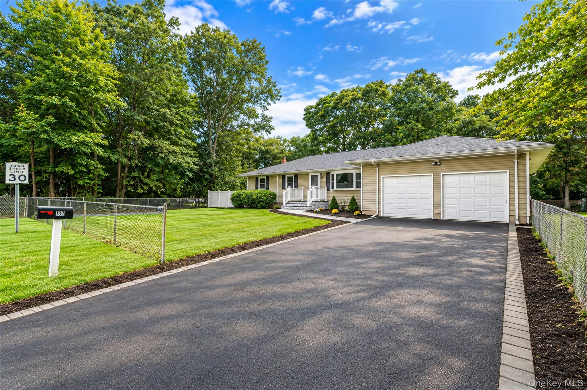 132 Smith Avenue, Brookhaven, NY, 4 Bedrooms Bedrooms, 10 Rooms Rooms,3 BathroomsBathrooms,Residential,For Rent,Smith,0,1057082 132 Smith Avenue, Brookhaven, NY, 4 Bedrooms Bedrooms, 10 Rooms Rooms,3 BathroomsBathrooms,Residential,For Rent,Smith,0,1057082