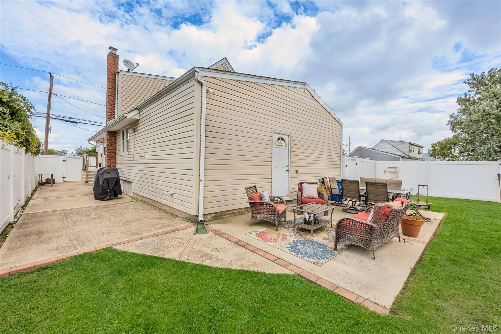 328 1st Avenue, Babylon, NY, 4 Bedrooms Bedrooms, 7 Rooms Rooms,2 BathroomsBathrooms,Residential,For Rent,1st,0,1057086 328 1st Avenue, Babylon, NY, 4 Bedrooms Bedrooms, 7 Rooms Rooms,2 BathroomsBathrooms,Residential,For Rent,1st,0,1057086