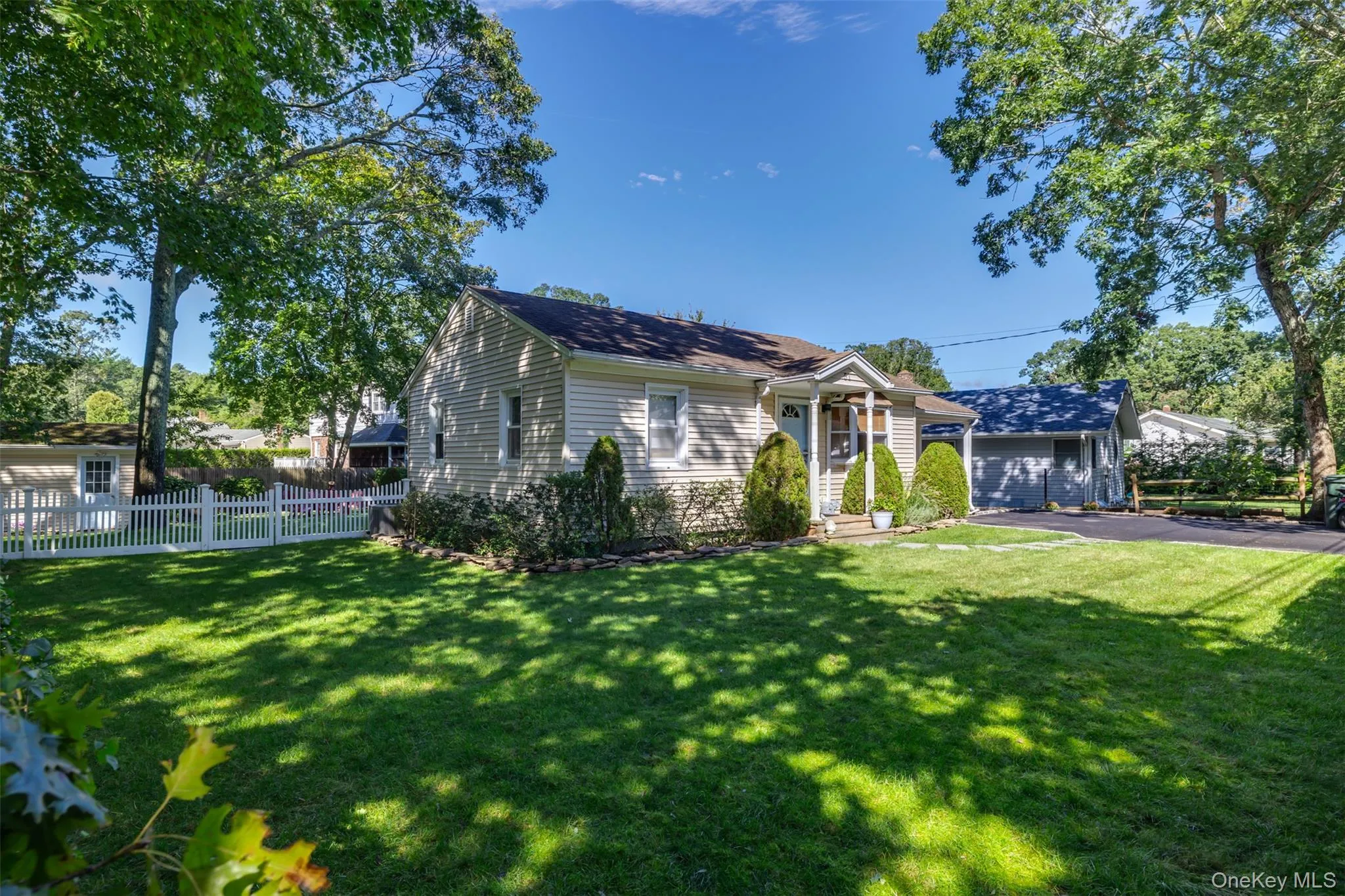 51 Wakeman Road, Southampton, NY, 2 Bedrooms Bedrooms, 5 Rooms Rooms,1 BathroomBathrooms,Residential,For Rent,Wakeman,0,1057089 51 Wakeman Road, Southampton, NY, 2 Bedrooms Bedrooms, 5 Rooms Rooms,1 BathroomBathrooms,Residential,For Rent,Wakeman,0,1057089