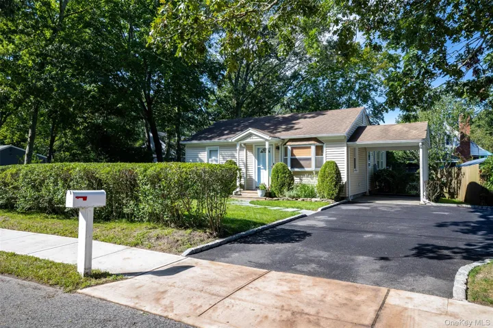 51 Wakeman Road, Southampton, New York 11946