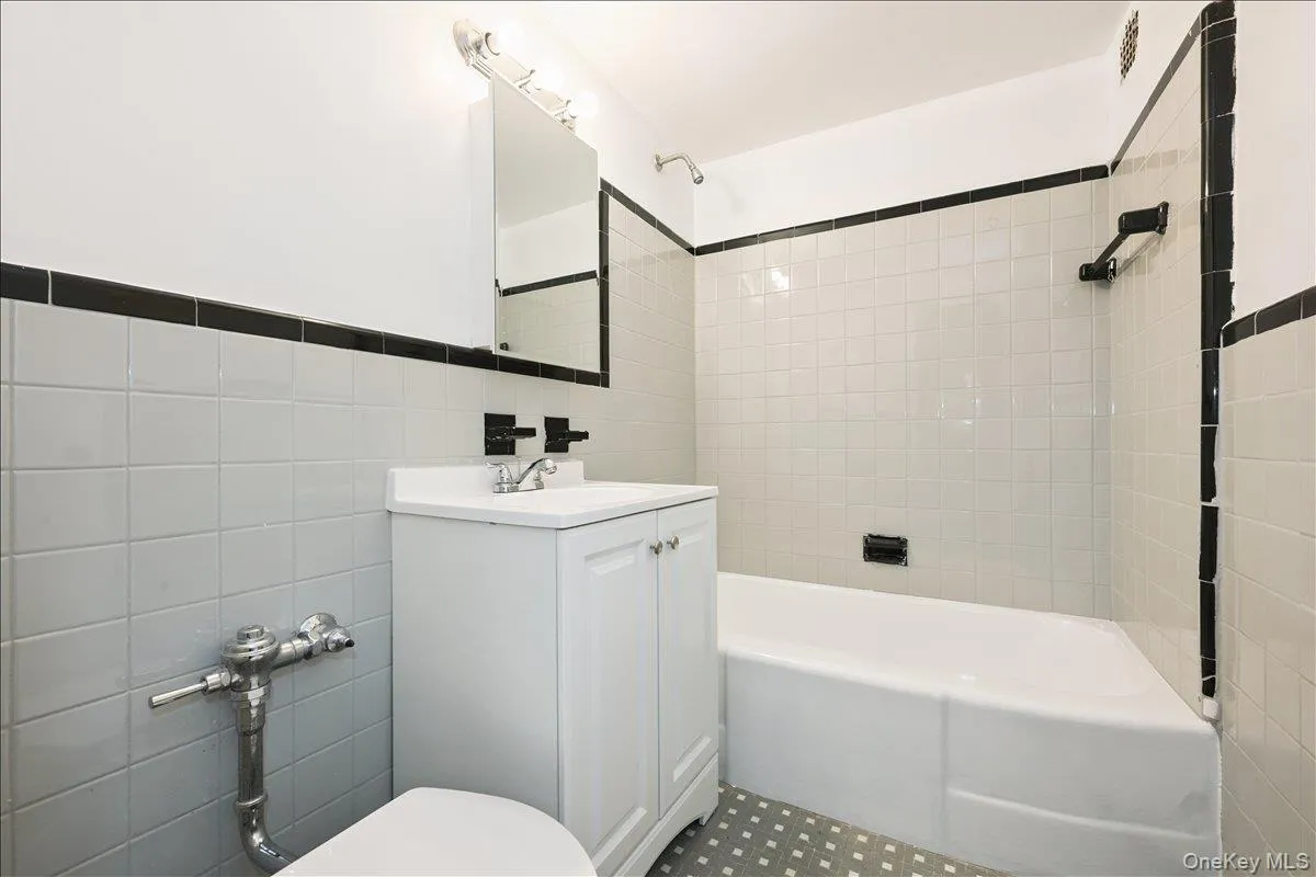 110-45 Queens Boulevard, New York, NY, 1 Bedroom Bedrooms, 3 Rooms Rooms,1 BathroomBathrooms,Residential,For Rent,Queens,0,1057092 110-45 Queens Boulevard, New York, NY, 1 Bedroom Bedrooms, 3 Rooms Rooms,1 BathroomBathrooms,Residential,For Rent,Queens,0,1057092