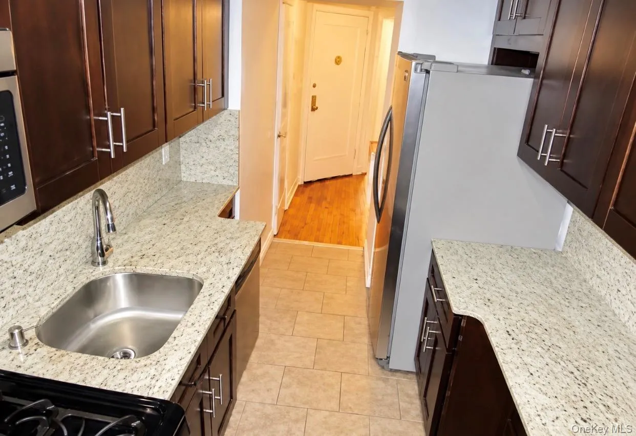 141-17 79th Avenue, New York, NY, 1 Bedroom Bedrooms, 3 Rooms Rooms,1 BathroomBathrooms,Residential,For Rent,79th,0,1057101 141-17 79th Avenue, New York, NY, 1 Bedroom Bedrooms, 3 Rooms Rooms,1 BathroomBathrooms,Residential,For Rent,79th,0,1057101