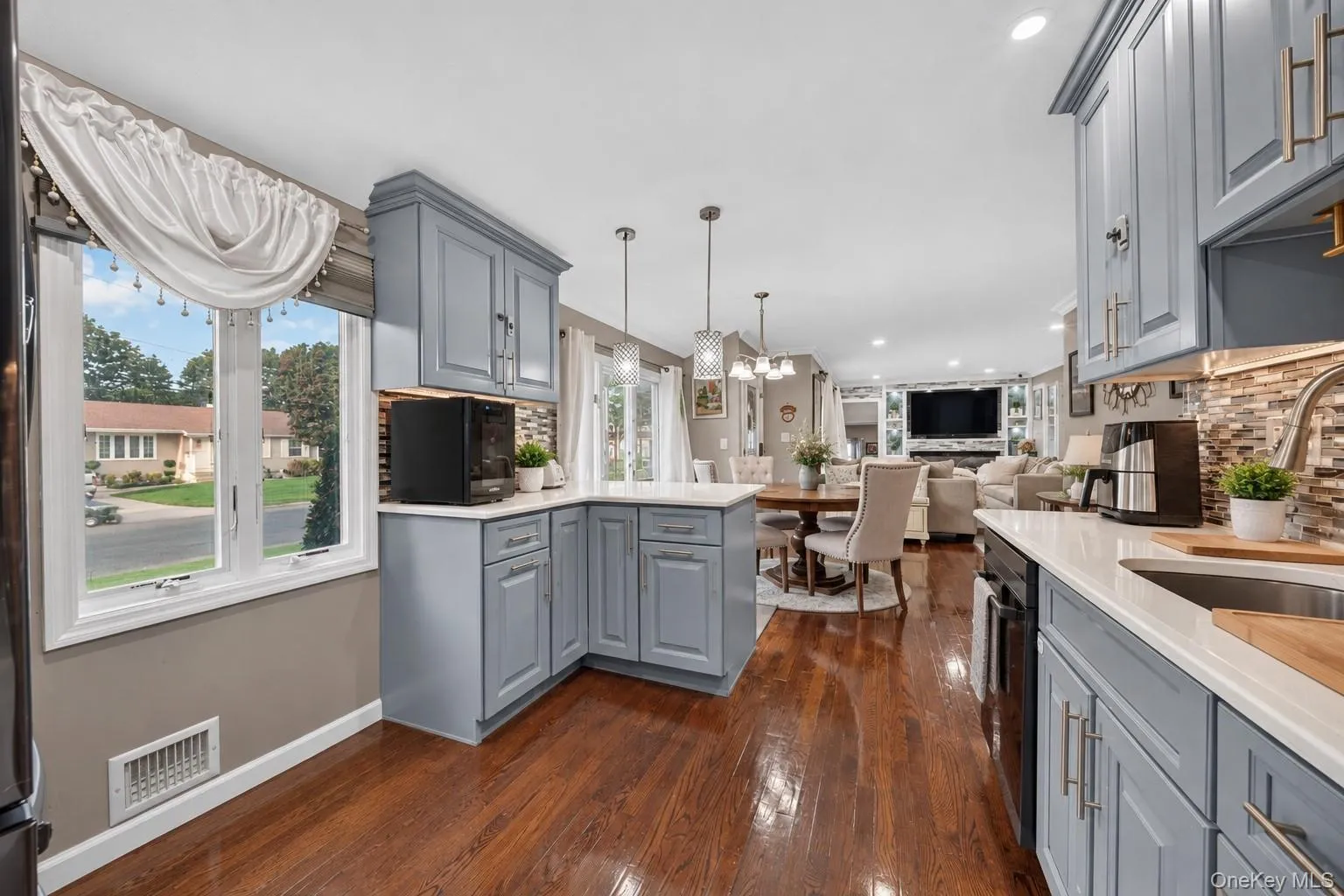 42 Blue Jay Drive, Islip, NY, 3 Bedrooms Bedrooms, 7 Rooms Rooms,2 BathroomsBathrooms,Residential,For Rent,Blue Jay,0,1057106 42 Blue Jay Drive, Islip, NY, 3 Bedrooms Bedrooms, 7 Rooms Rooms,2 BathroomsBathrooms,Residential,For Rent,Blue Jay,0,1057106