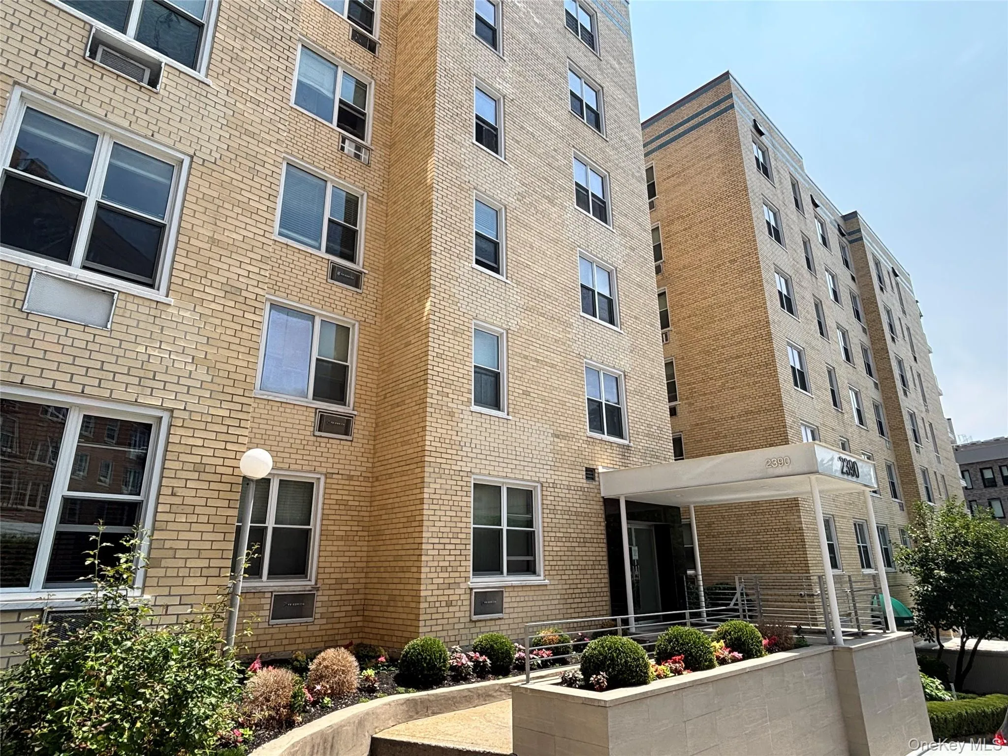 Mid-century boutique co-op comprising just 60 units. Mid-century boutique co-op comprising just 60 units.