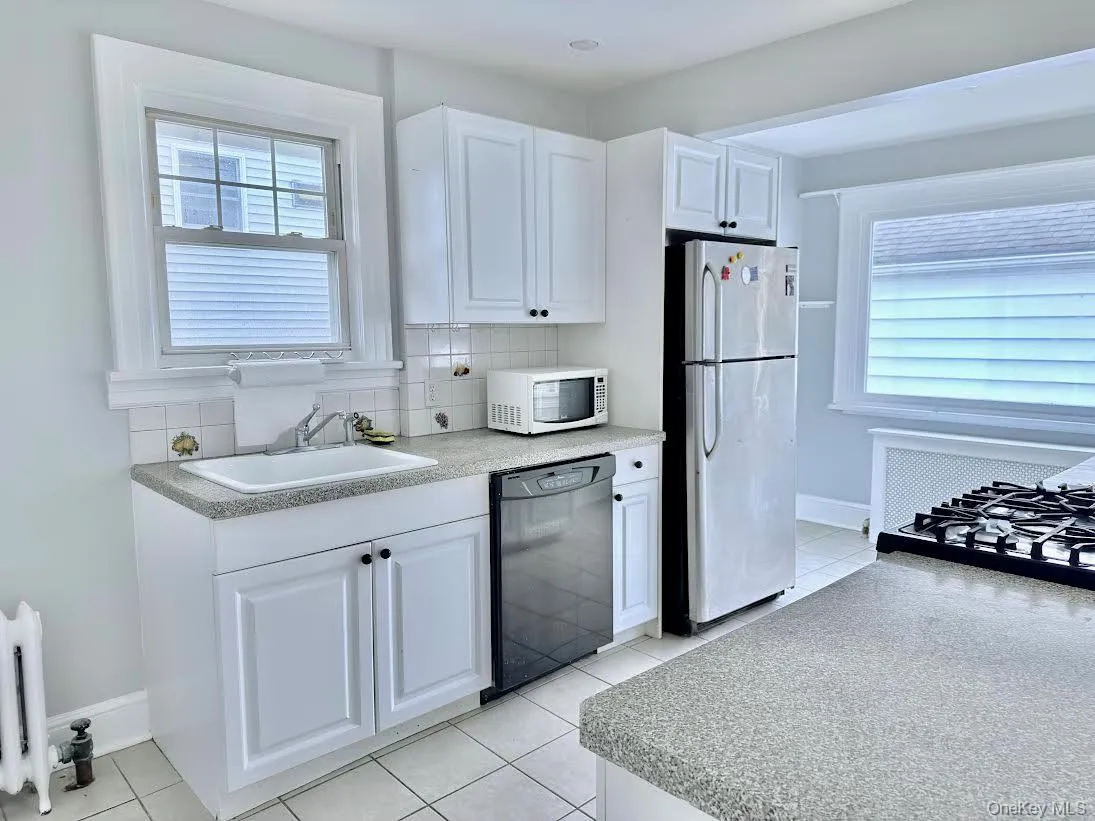 711 Hall Street, Mamaroneck, NY, 2 Bedrooms Bedrooms, 5 Rooms Rooms,1 BathroomBathrooms,Residential,For Rent,Hall,0,1057111 711 Hall Street, Mamaroneck, NY, 2 Bedrooms Bedrooms, 5 Rooms Rooms,1 BathroomBathrooms,Residential,For Rent,Hall,0,1057111